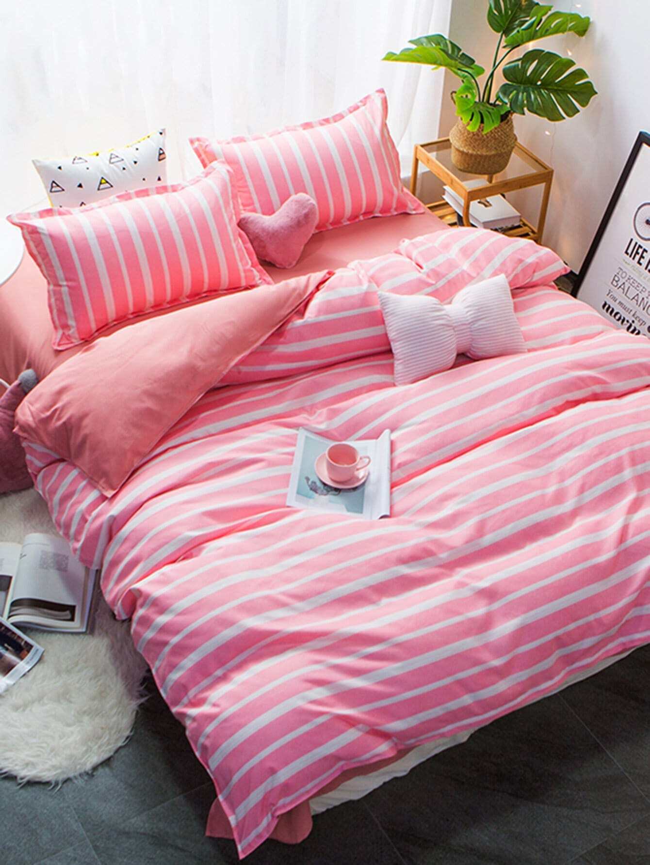 Contrast Striped Print Bedding Set vertical striped bedding set