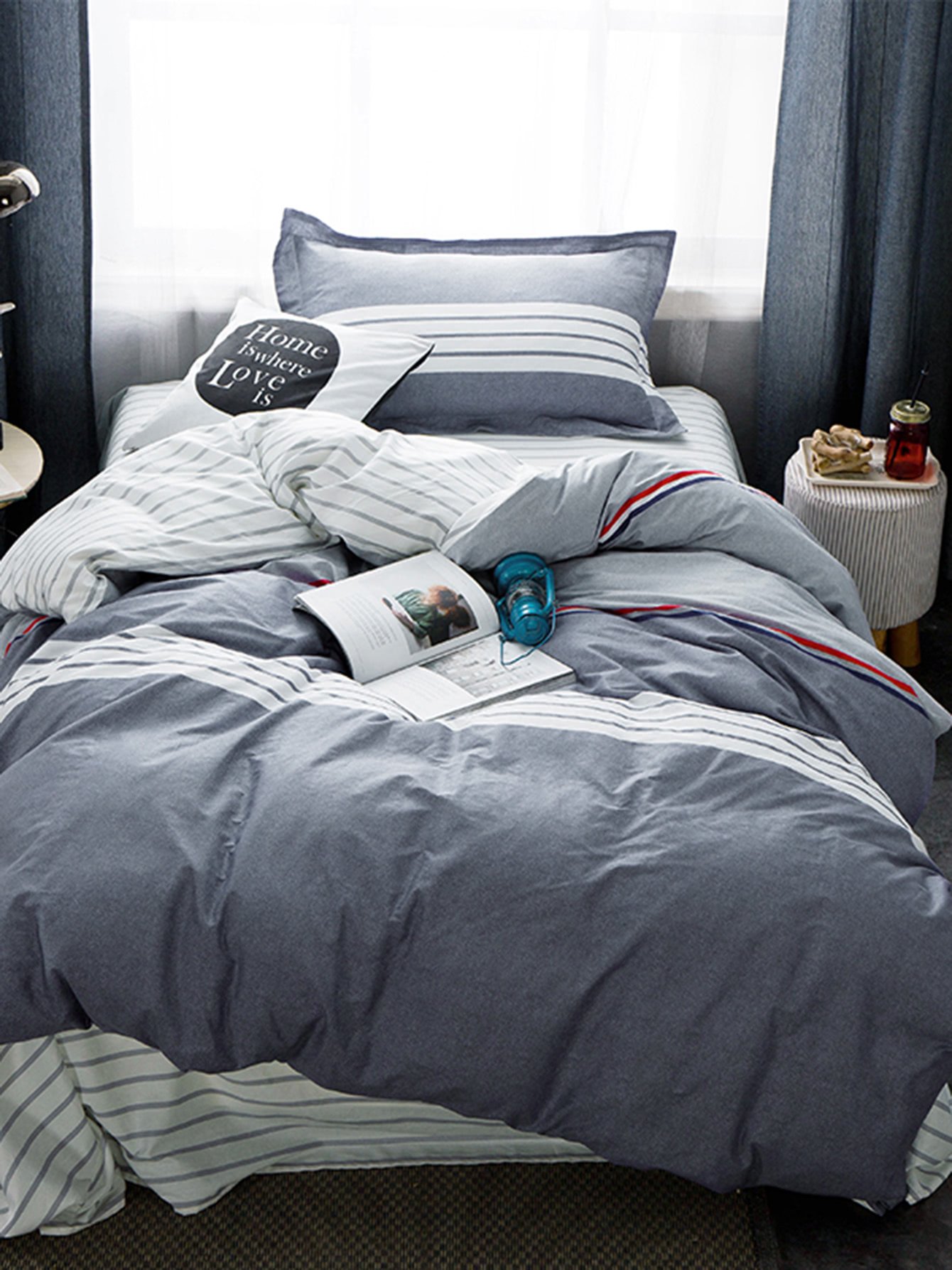 Contrast Striped Print Bedding Set vertical striped bedding set