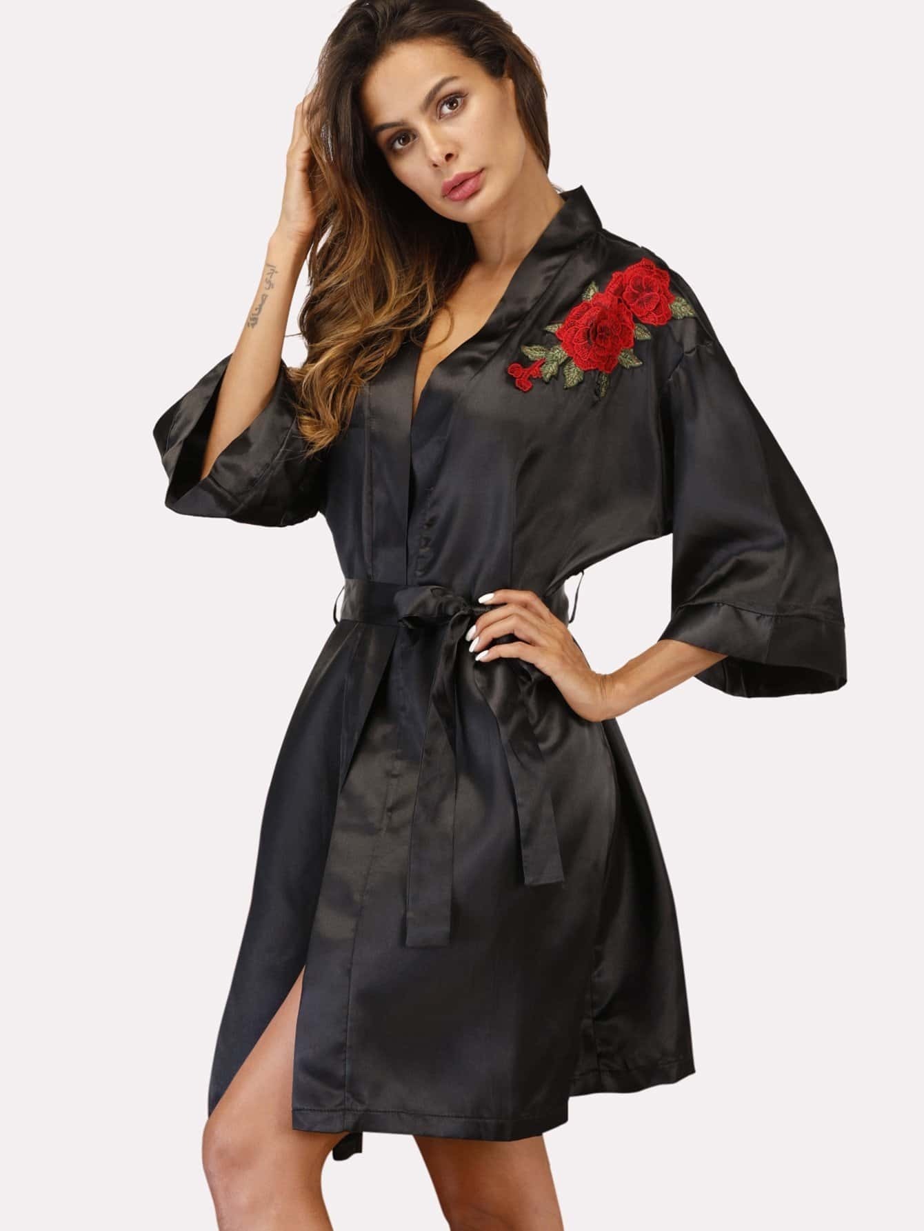 Халат с запахом и вышивкой