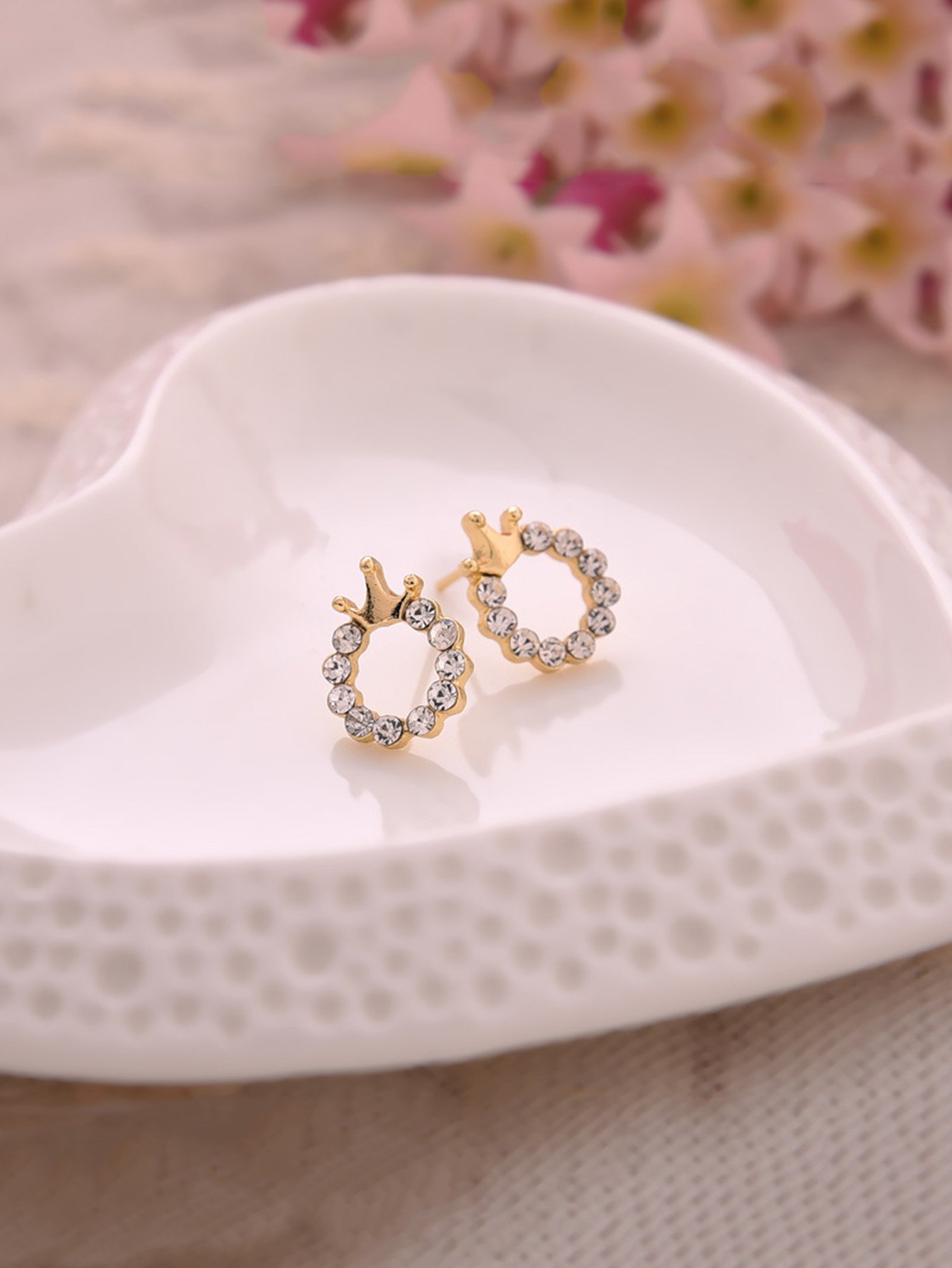 Crown Detail Hoop Earrings