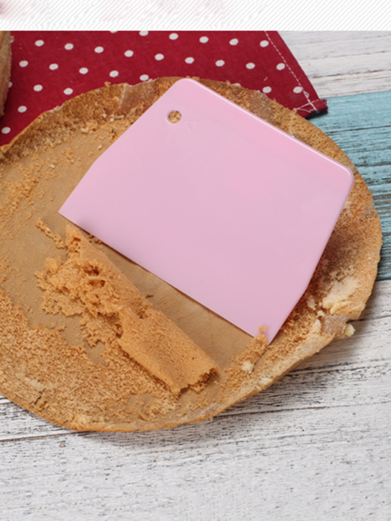 цены Plastic Pastry Scraper