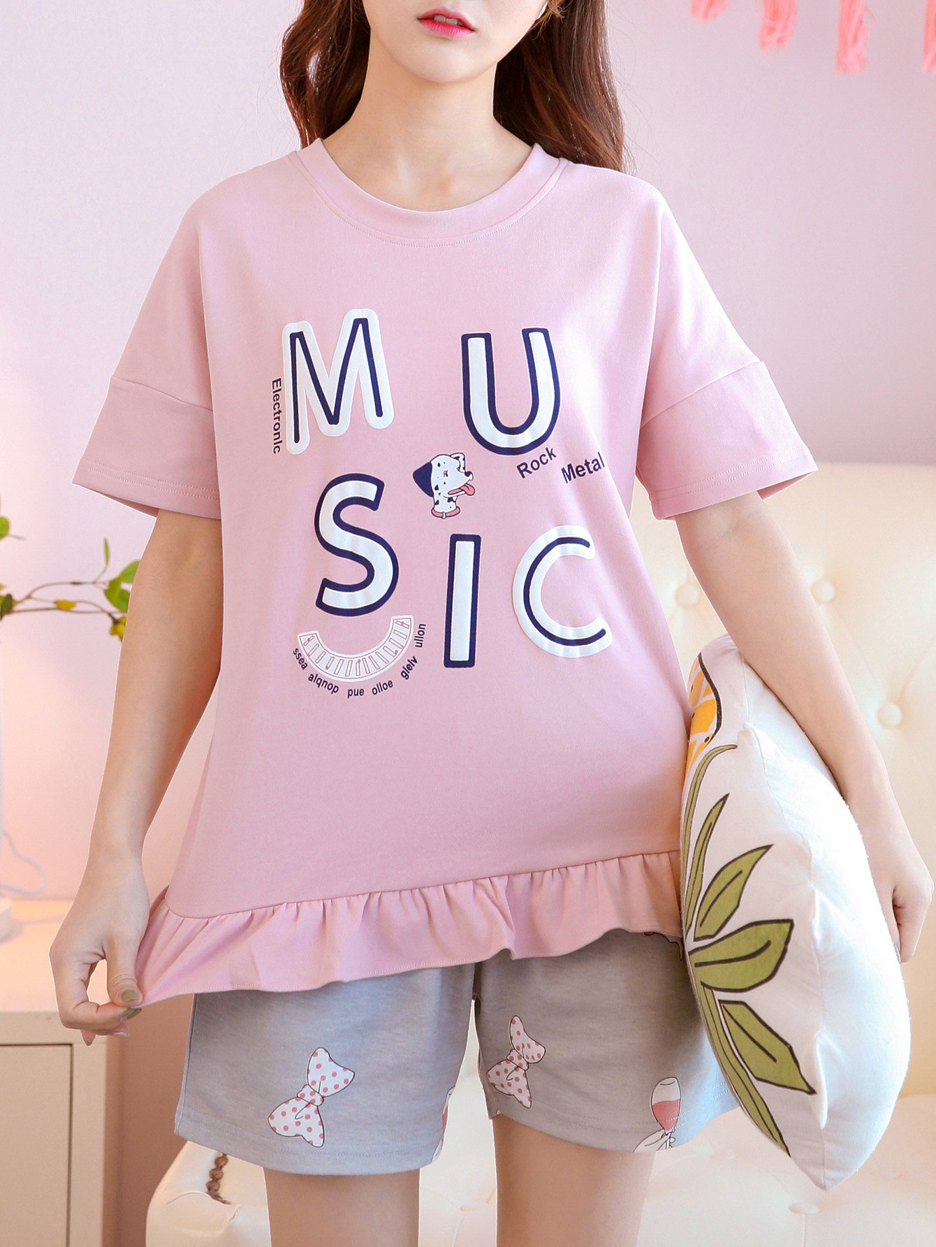 Letter Print Ruffle Hem Tee & Shorts PJ Set