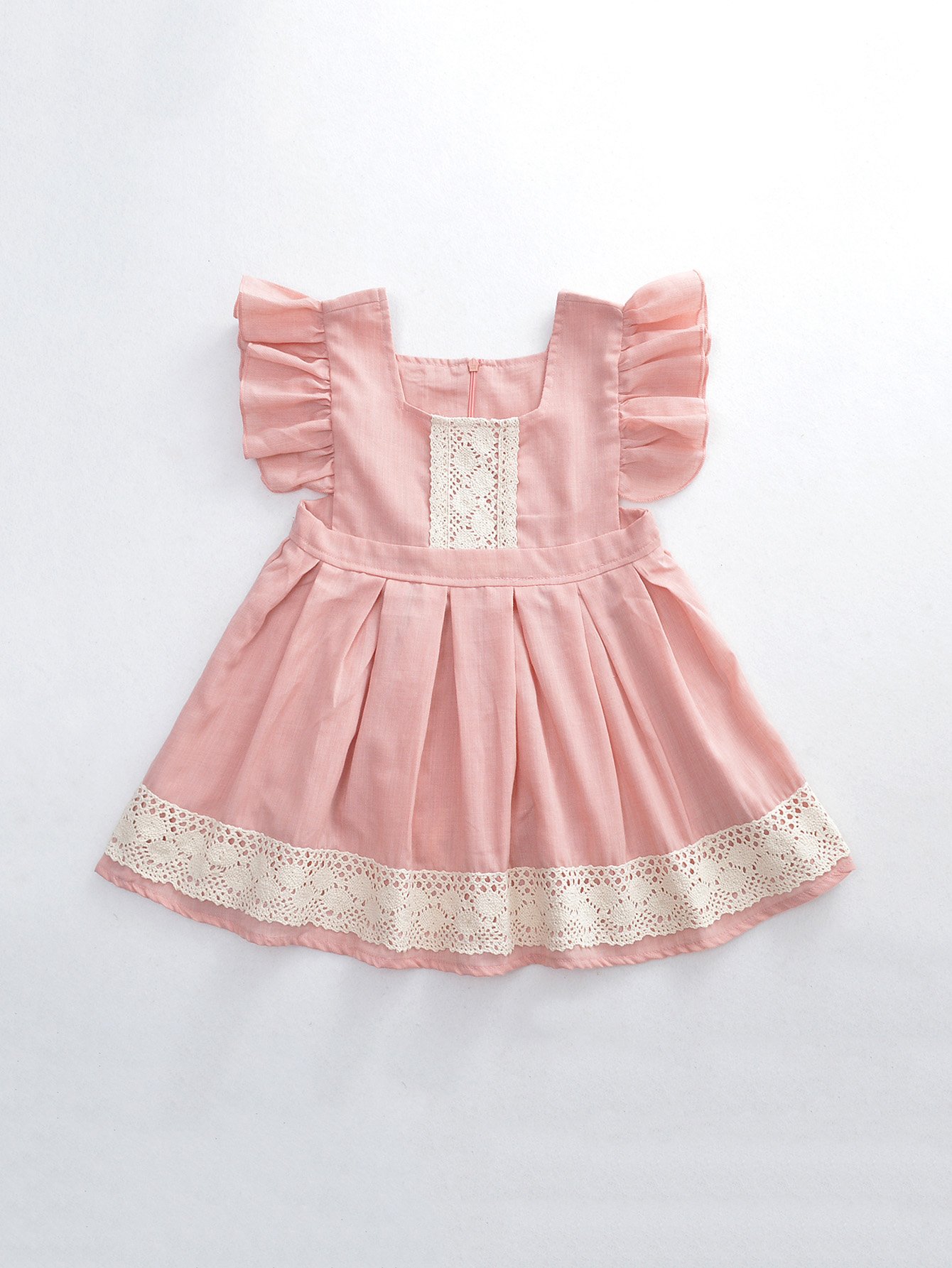 Платье с оборками и кружевами для детей