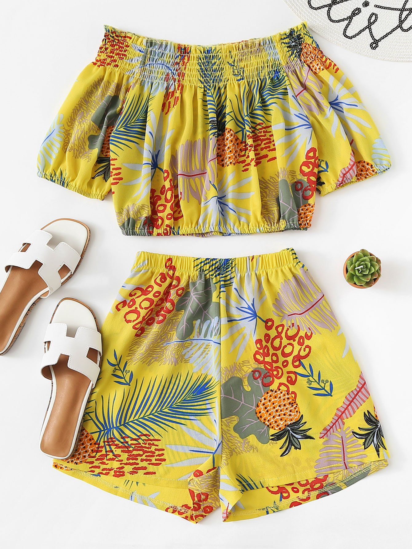 Off Shoulder Pineapple Print Crop Top With Shorts