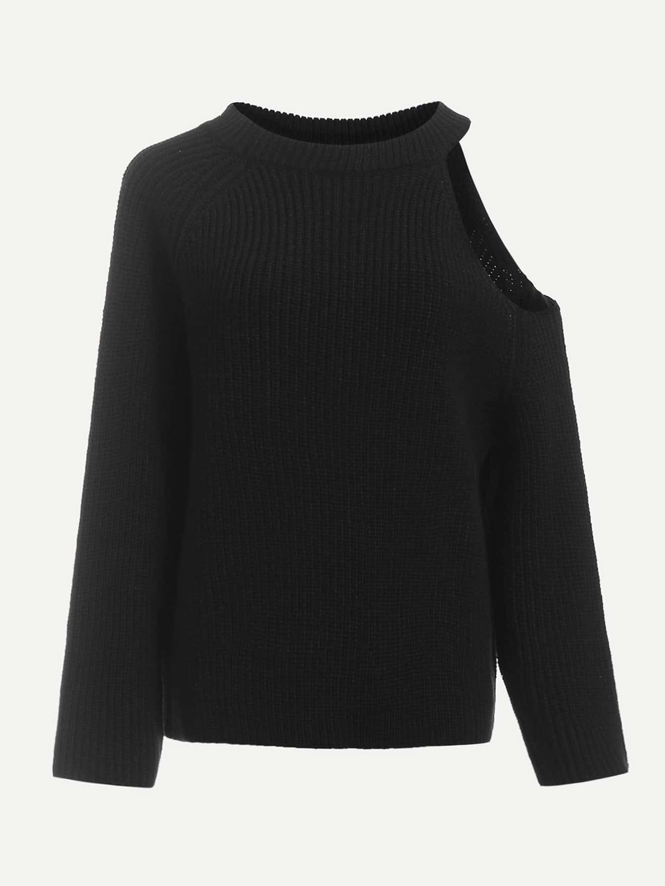 Свитер с вырезами на плечами