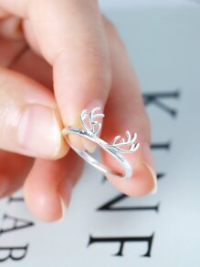 Antlers Design Ring