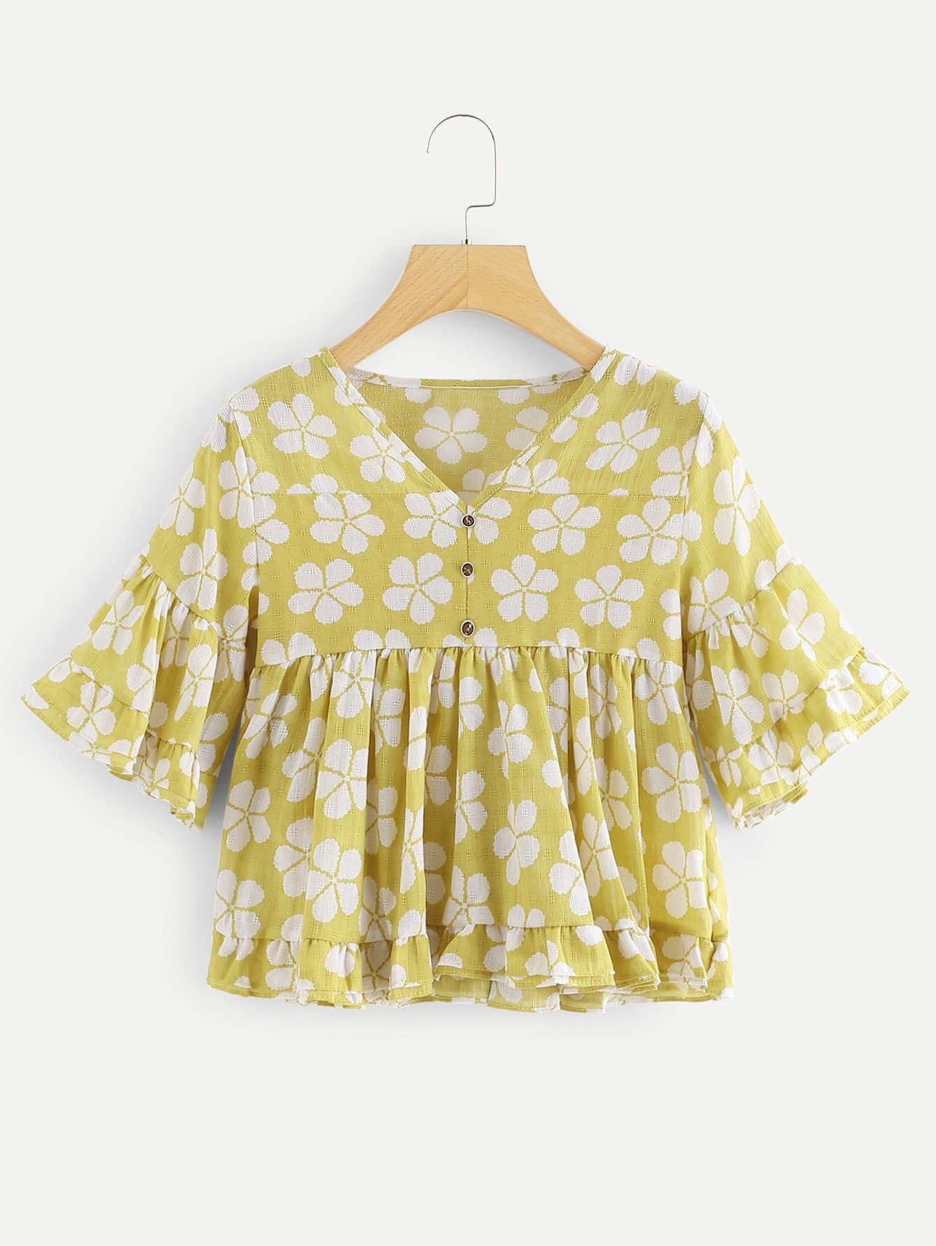 Блузка с оборками и притом цветы