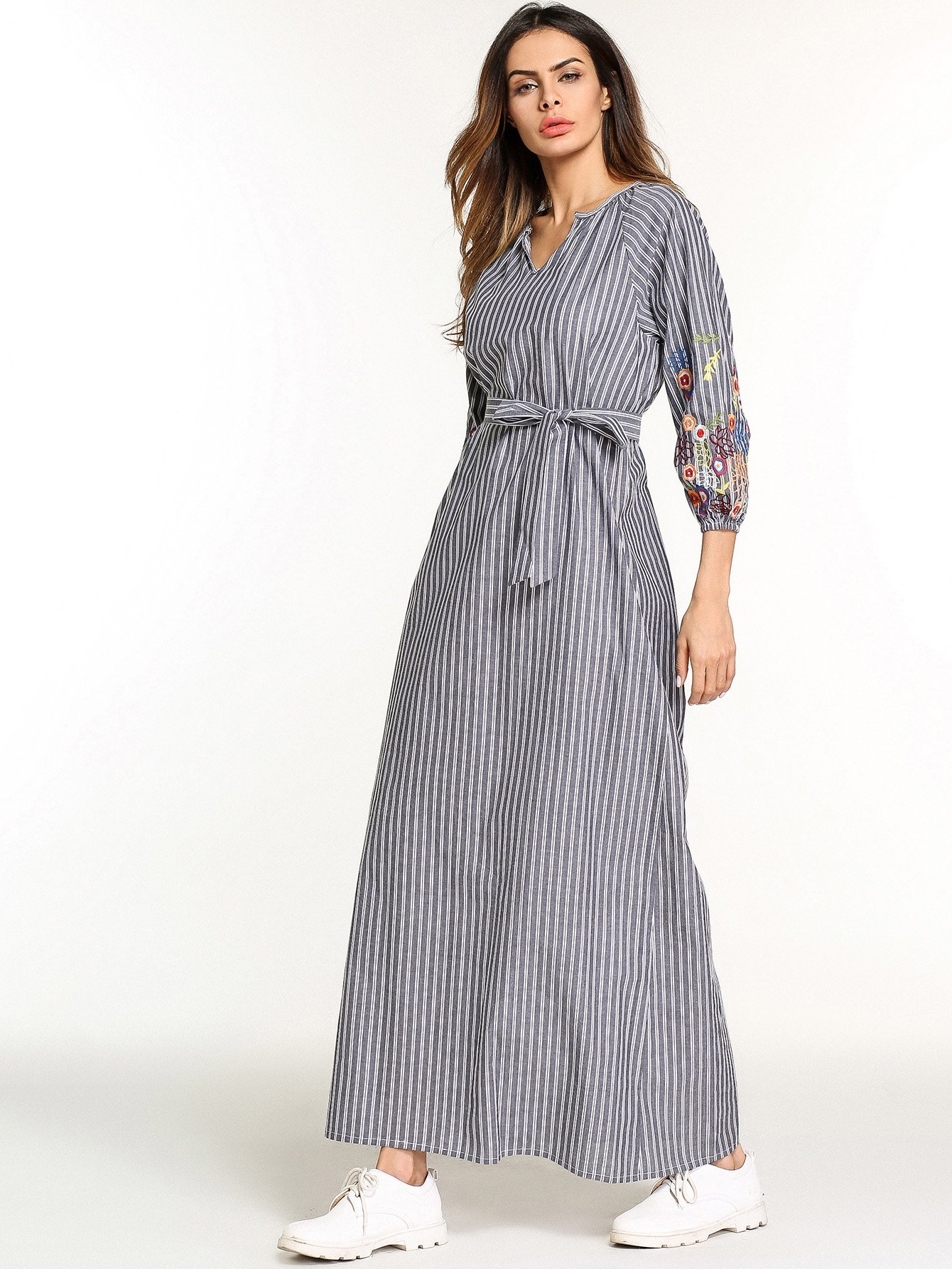 Длинное платье с вышивкой цветы