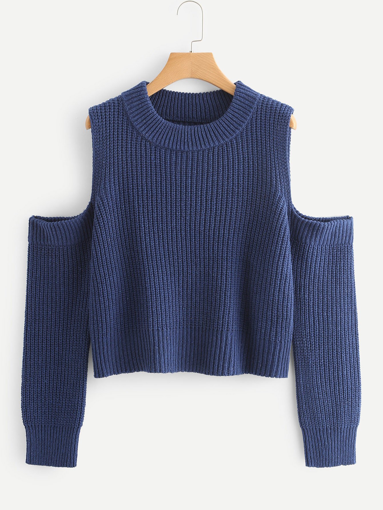 Однотонный свитер с открытыми плечами