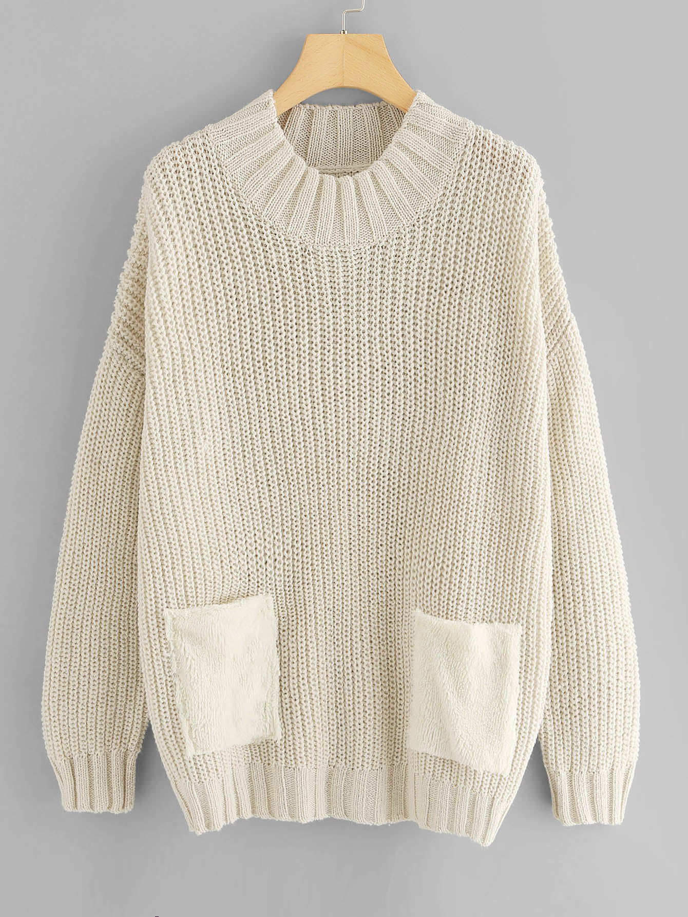 Свитер с карманами