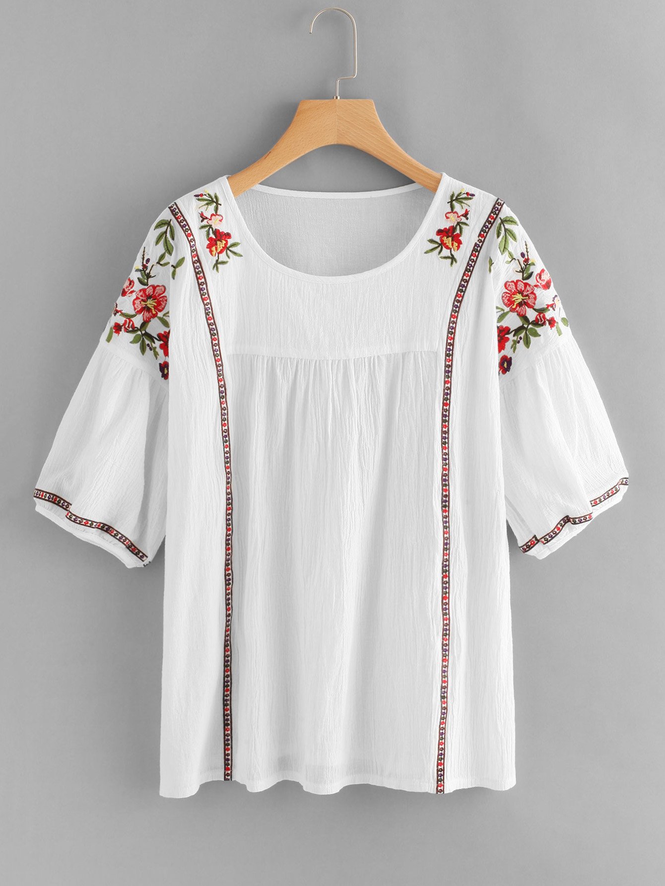 Блузка с вышивкой цветы