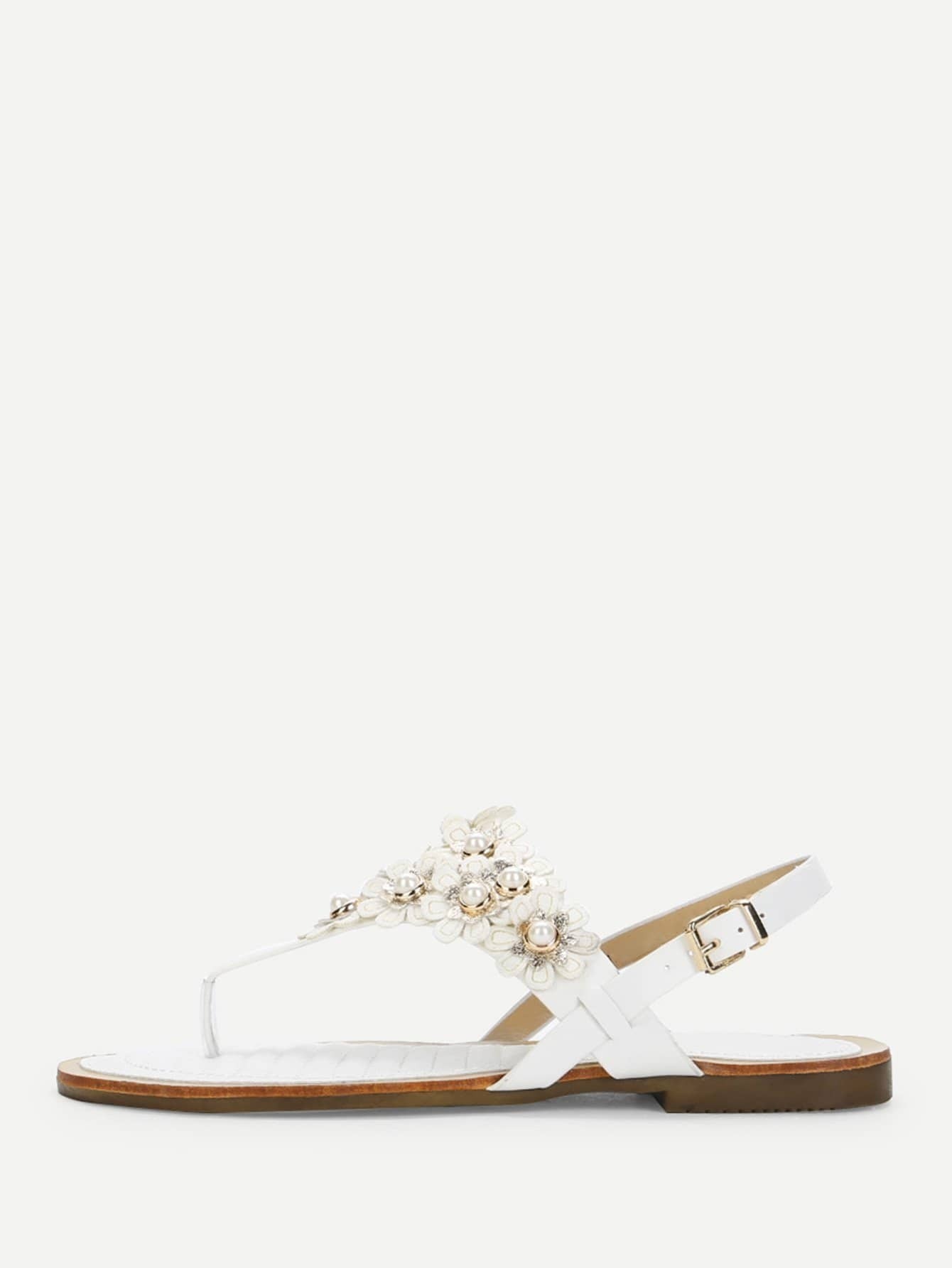 Сандали с жемчужинами и цветы