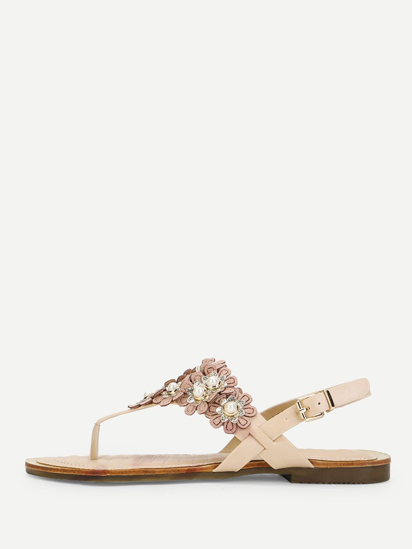 Сандали с жемчужинами и цветы