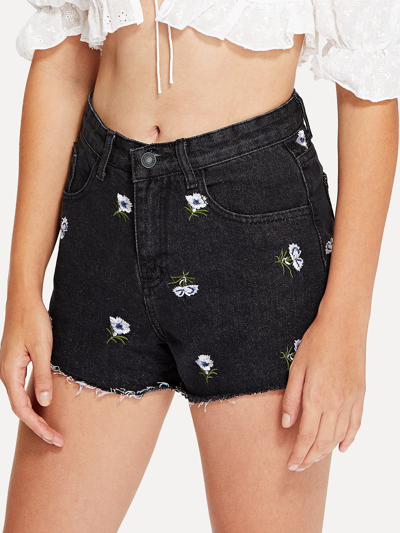 Шорты деним с необработанными краями и вышивки цветы