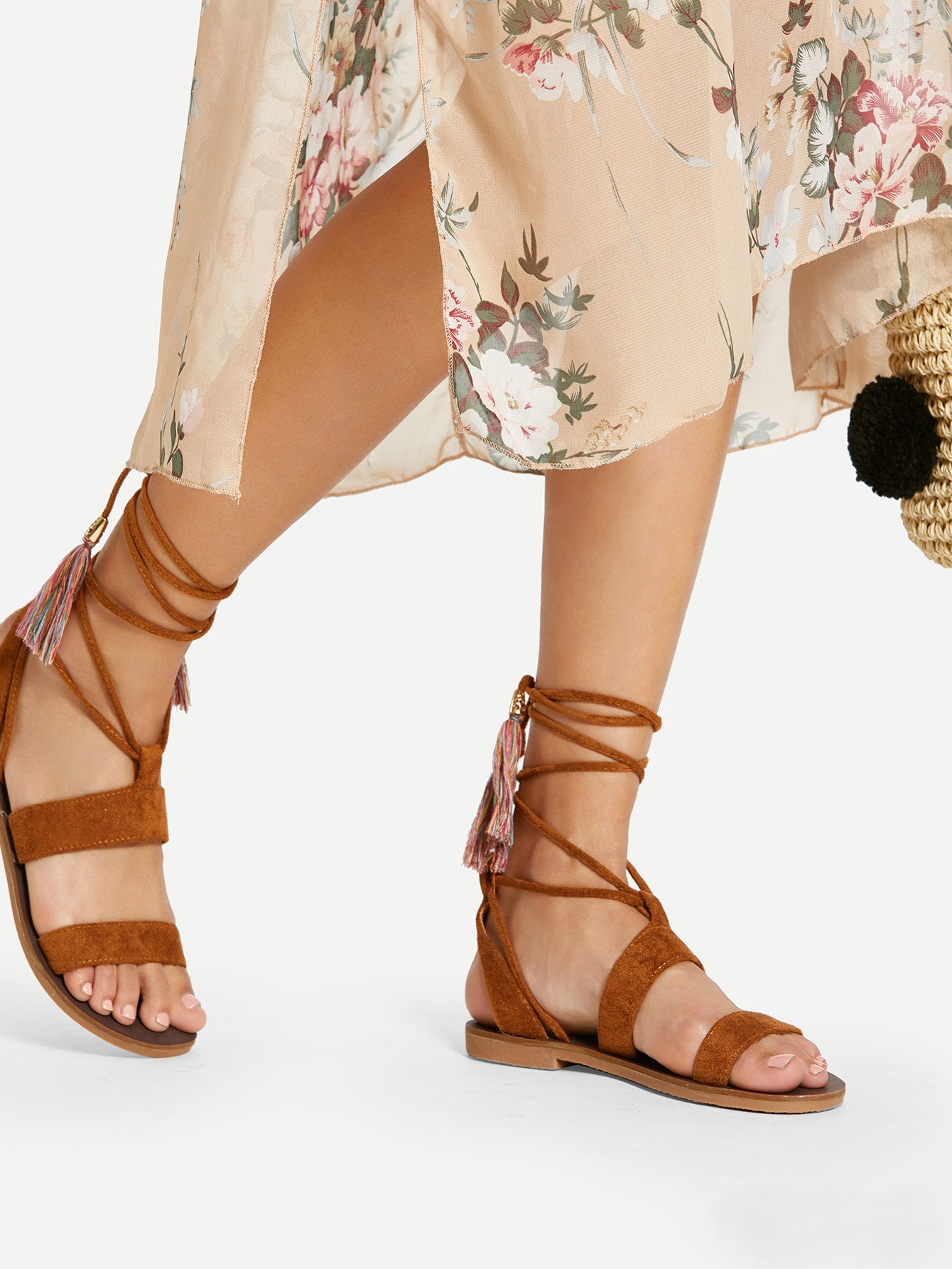 Сандали с кисточками