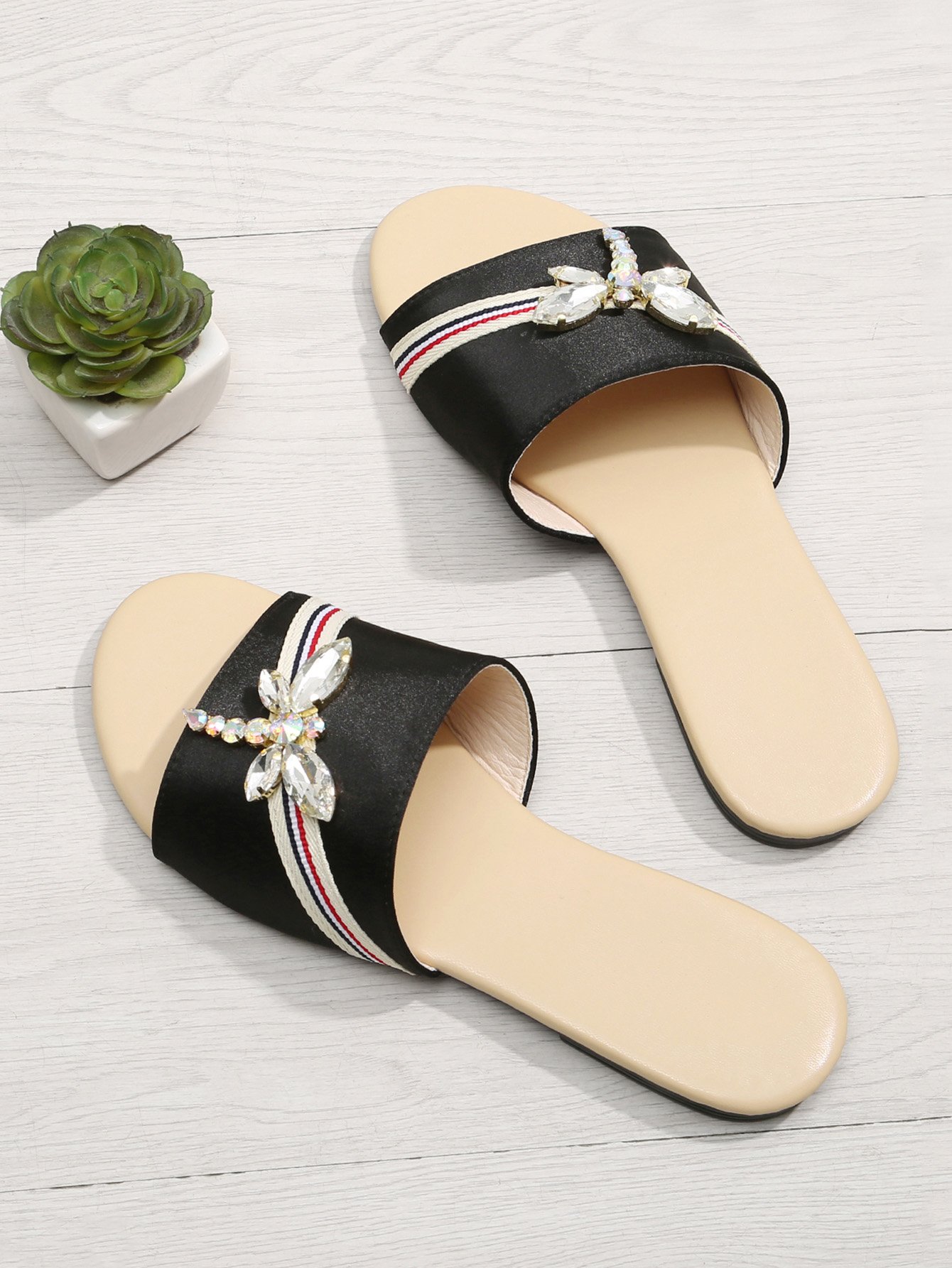 Сатиновые тапочки с горным хрусталем