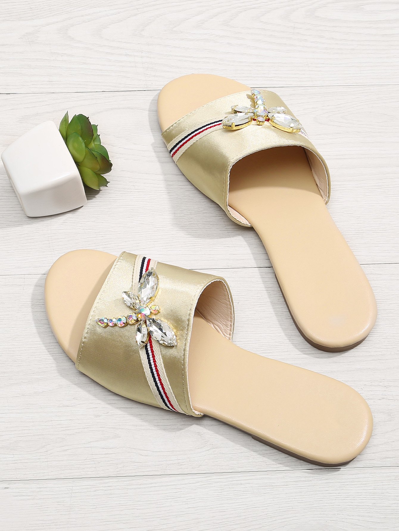 Сатиновые тапочки с горным хрусталем