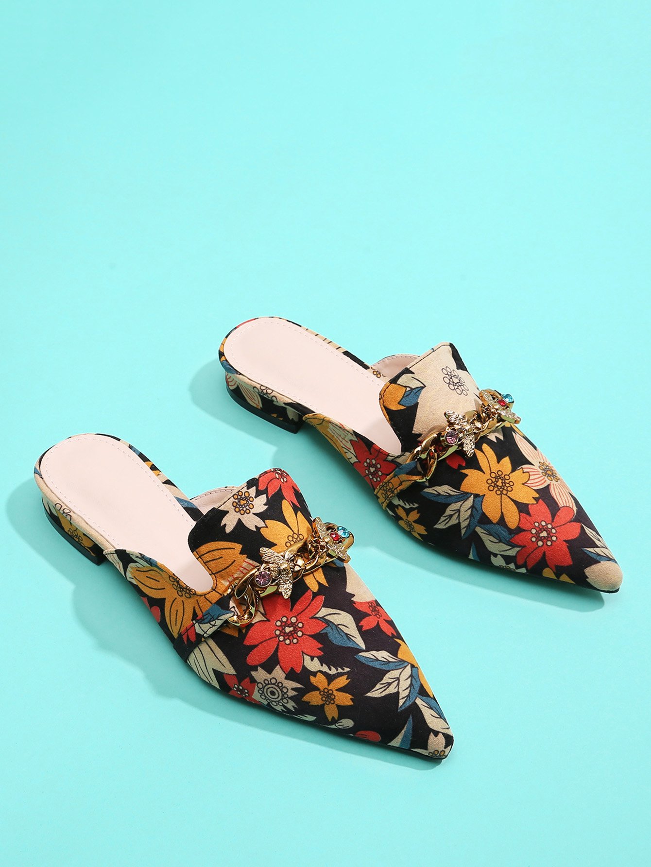 Пчелиные детали Calico Print Pointed Toe Flats