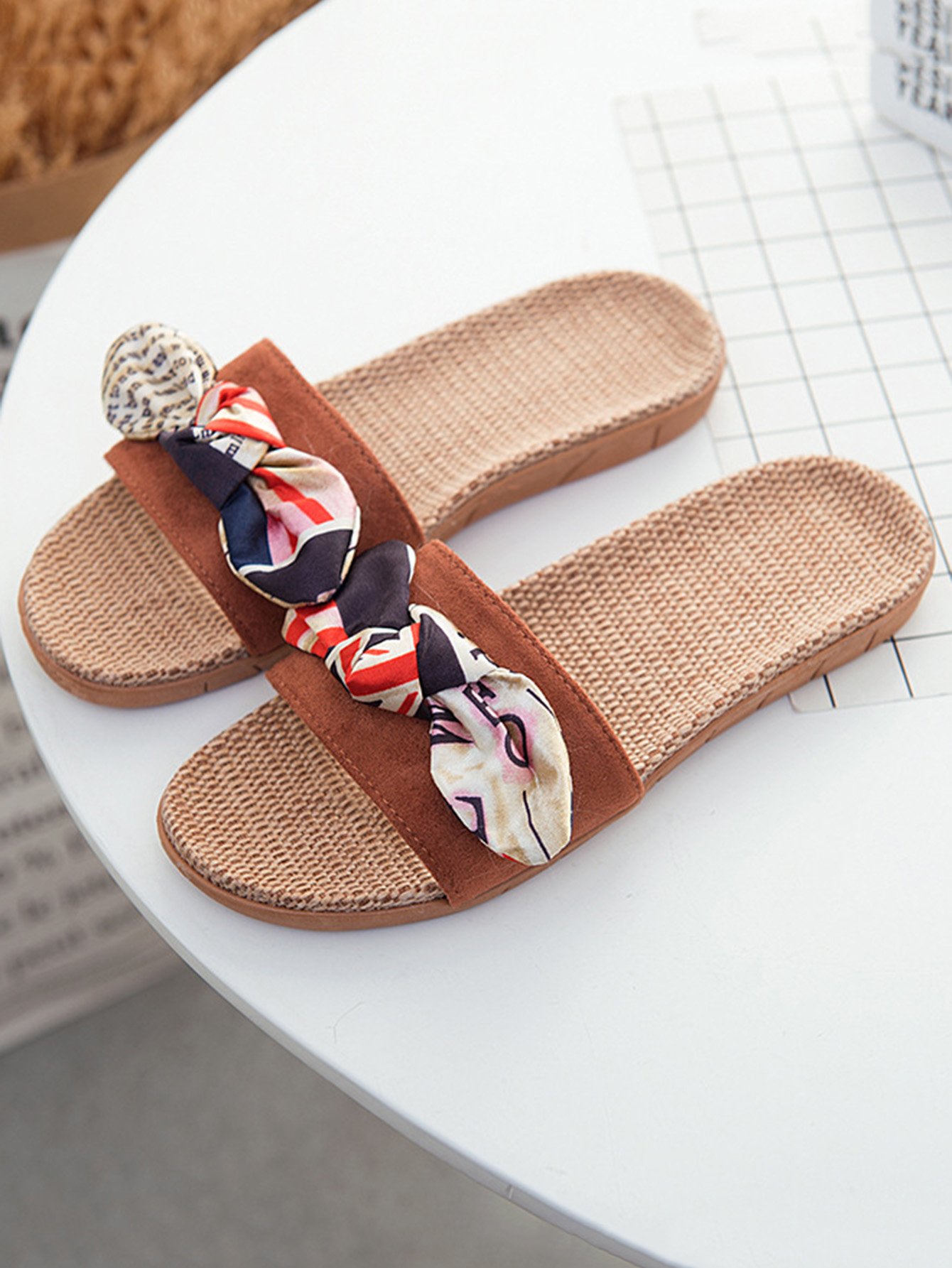 Тапочки с контрастным бантом