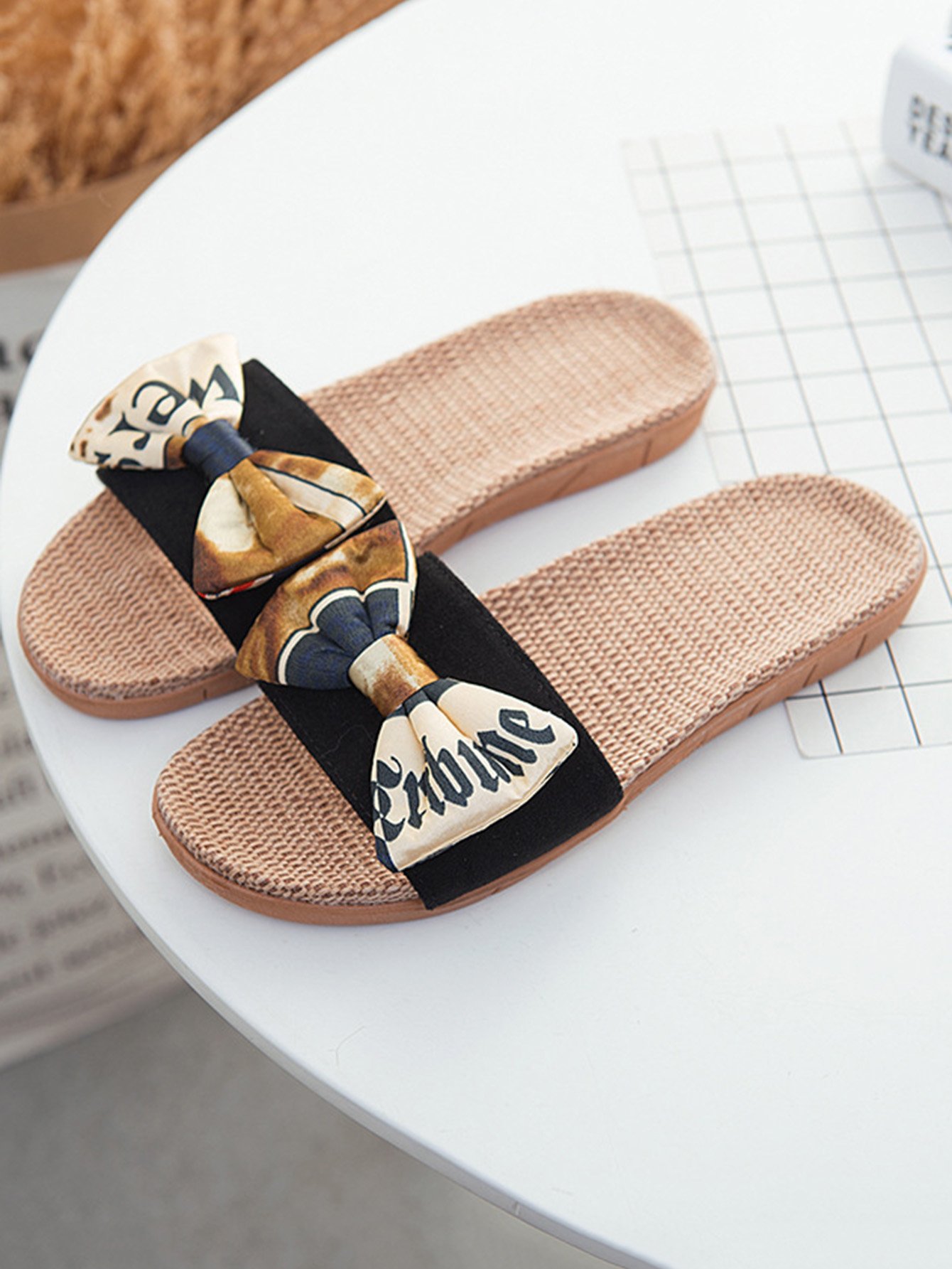Тапочки с контрастным бантом