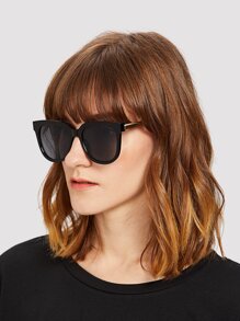 Metal Temple Flat Lens Sunglasses