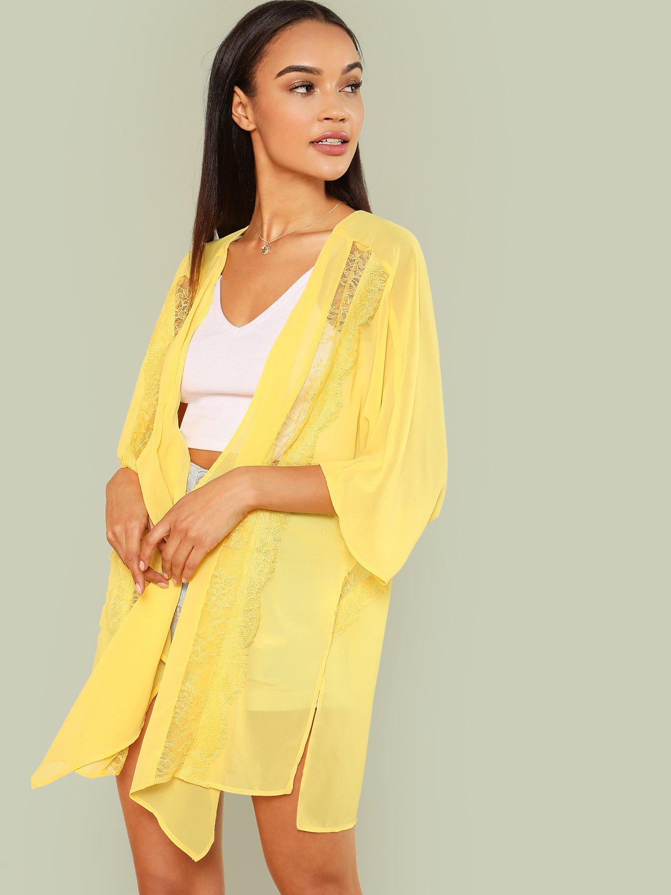 Кимоно с кружевами цветы