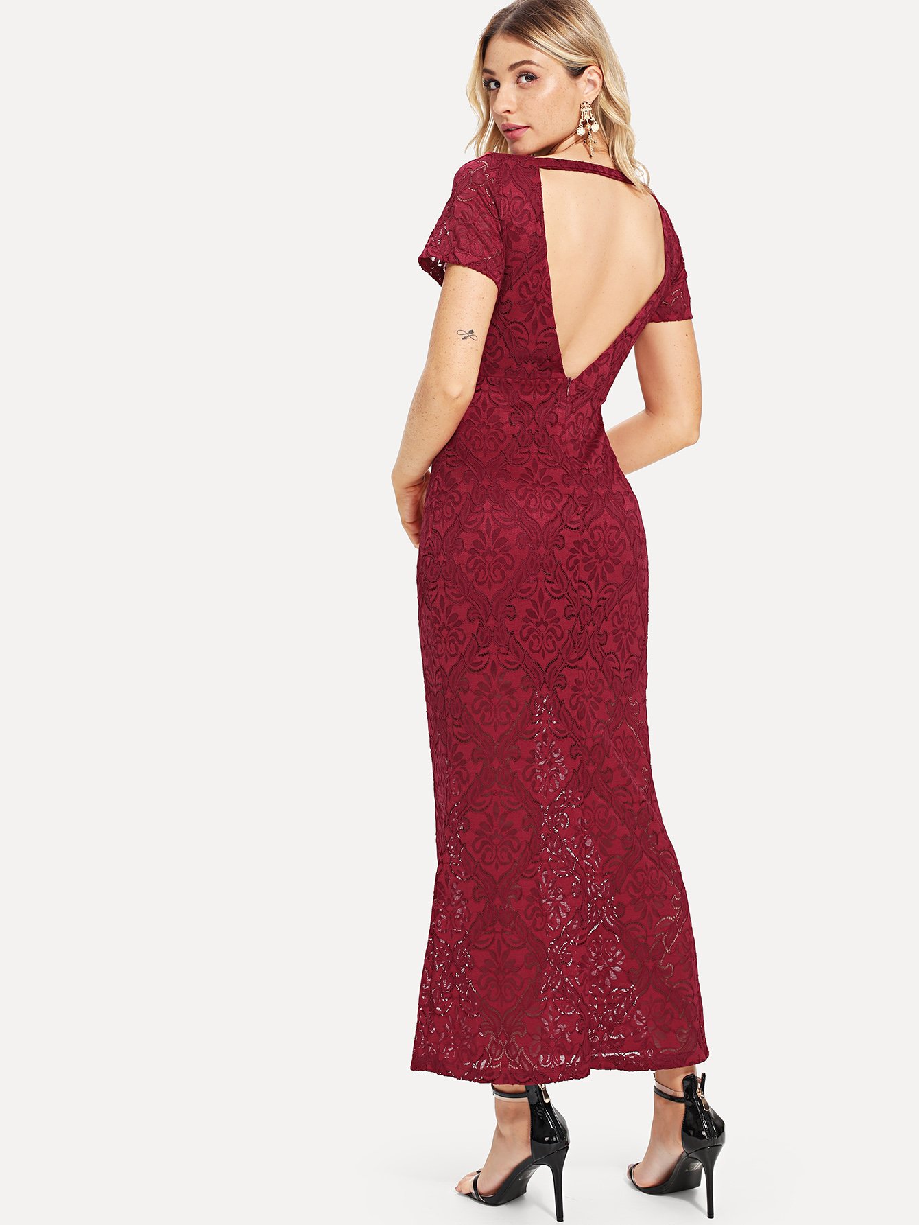 Платье с кружевами цветы и открытой спиной