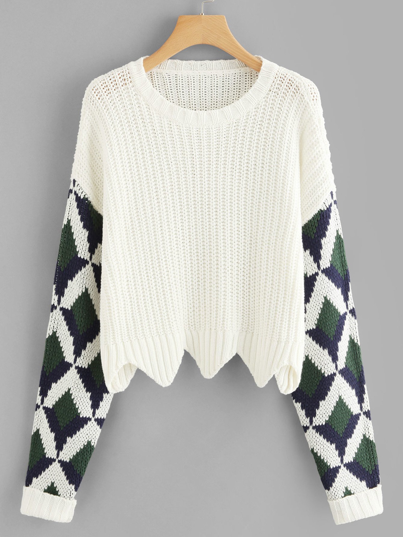 Стильный свитер с этническим принтом