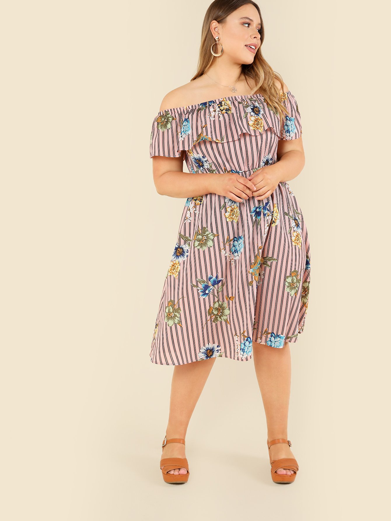 Платье бандо с полосками и вышивкой цветы