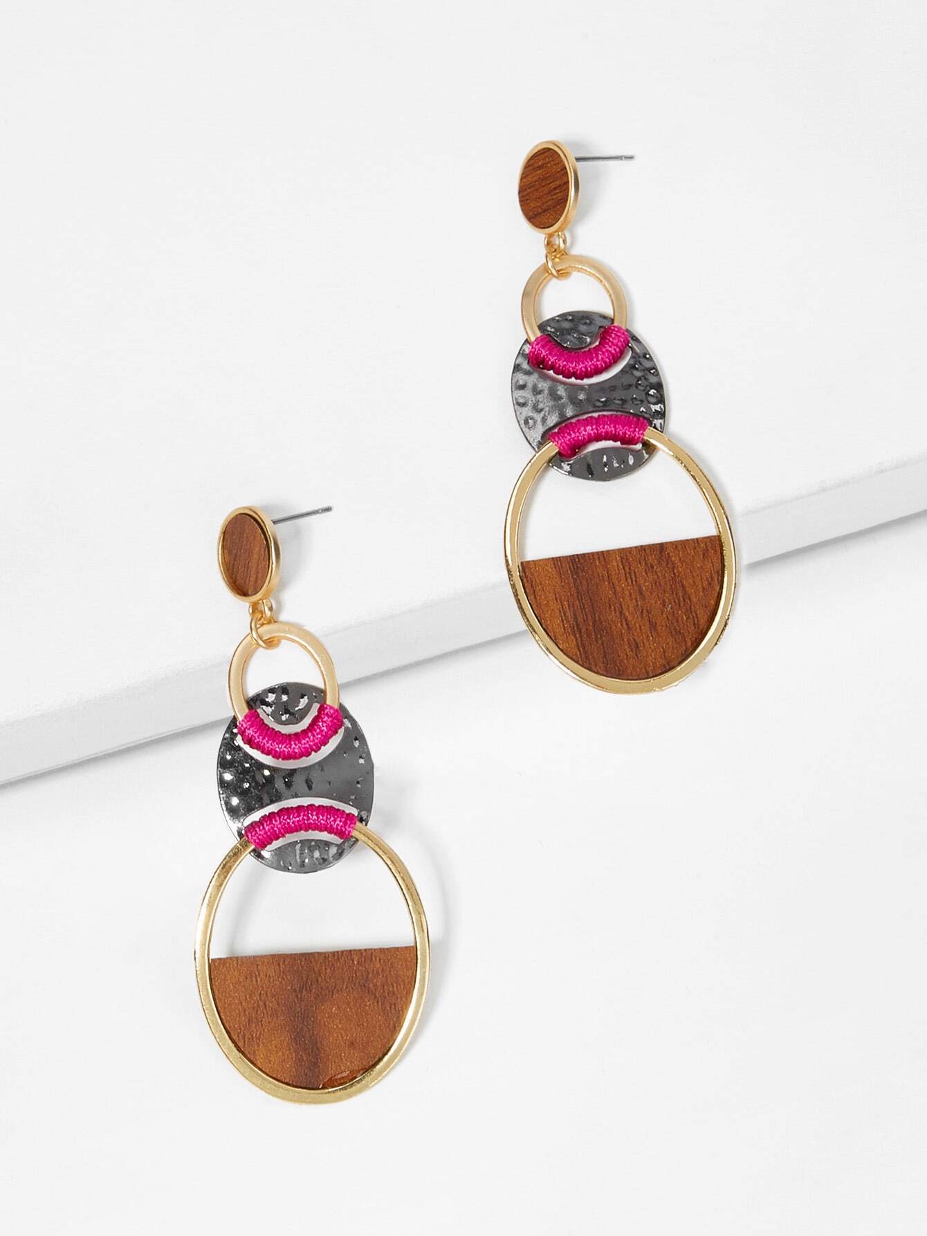 все цены на Contrast Drop Earrings онлайн