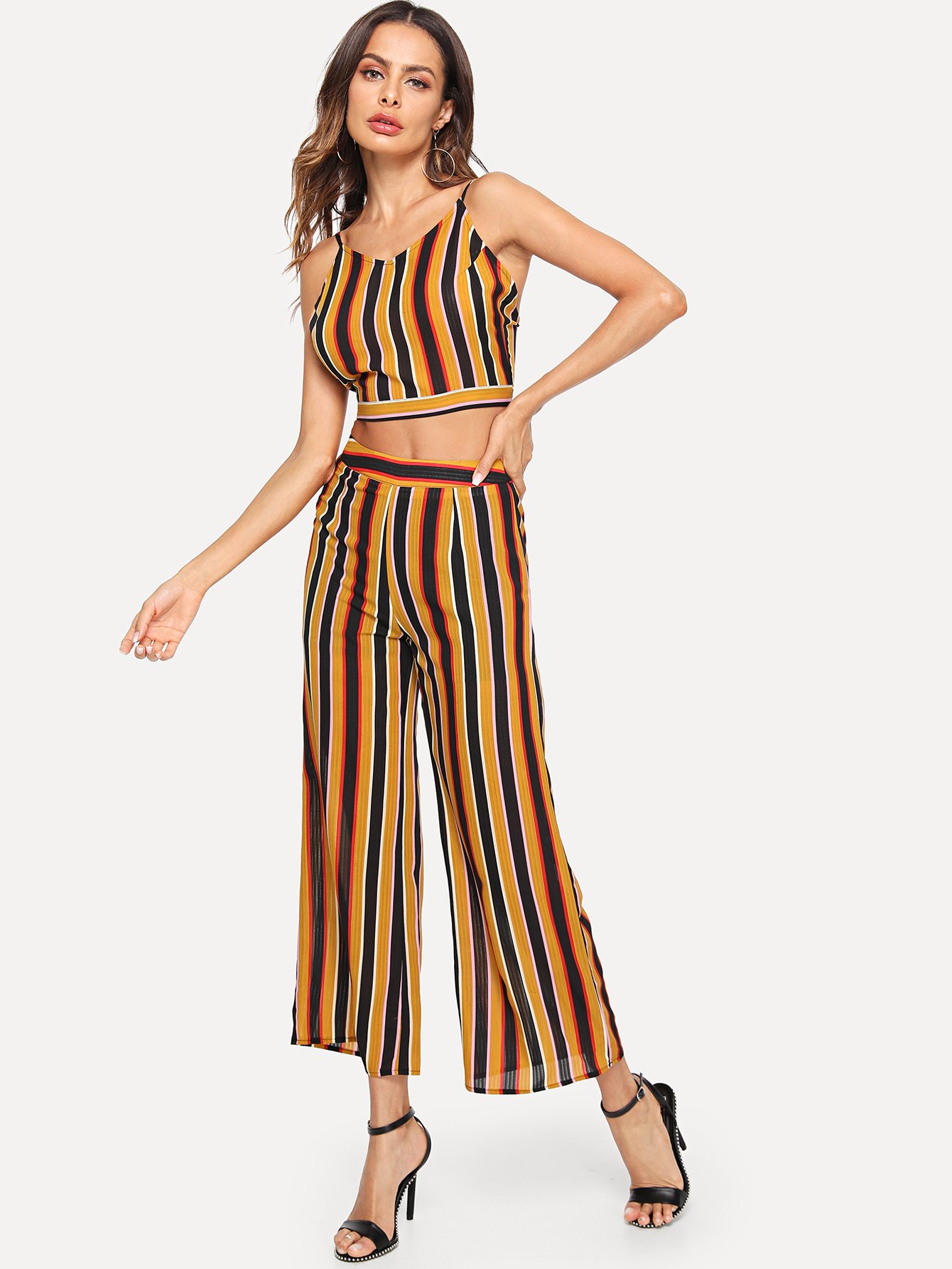 Полосатый ками верх и широкие штаны для ног