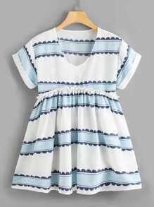 V Neckline Frill Trim Printed Dress