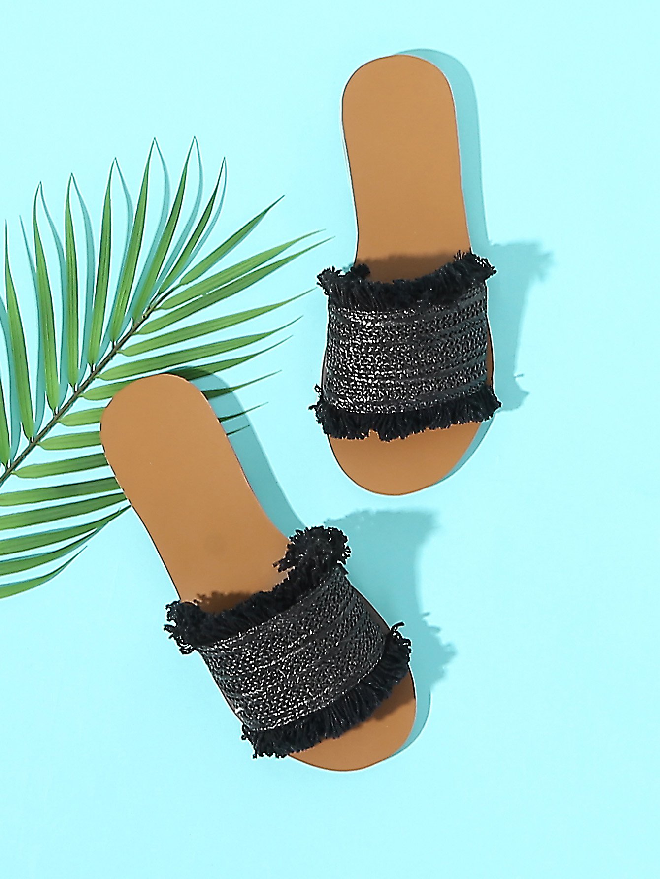 Плетеные плоские тапочки