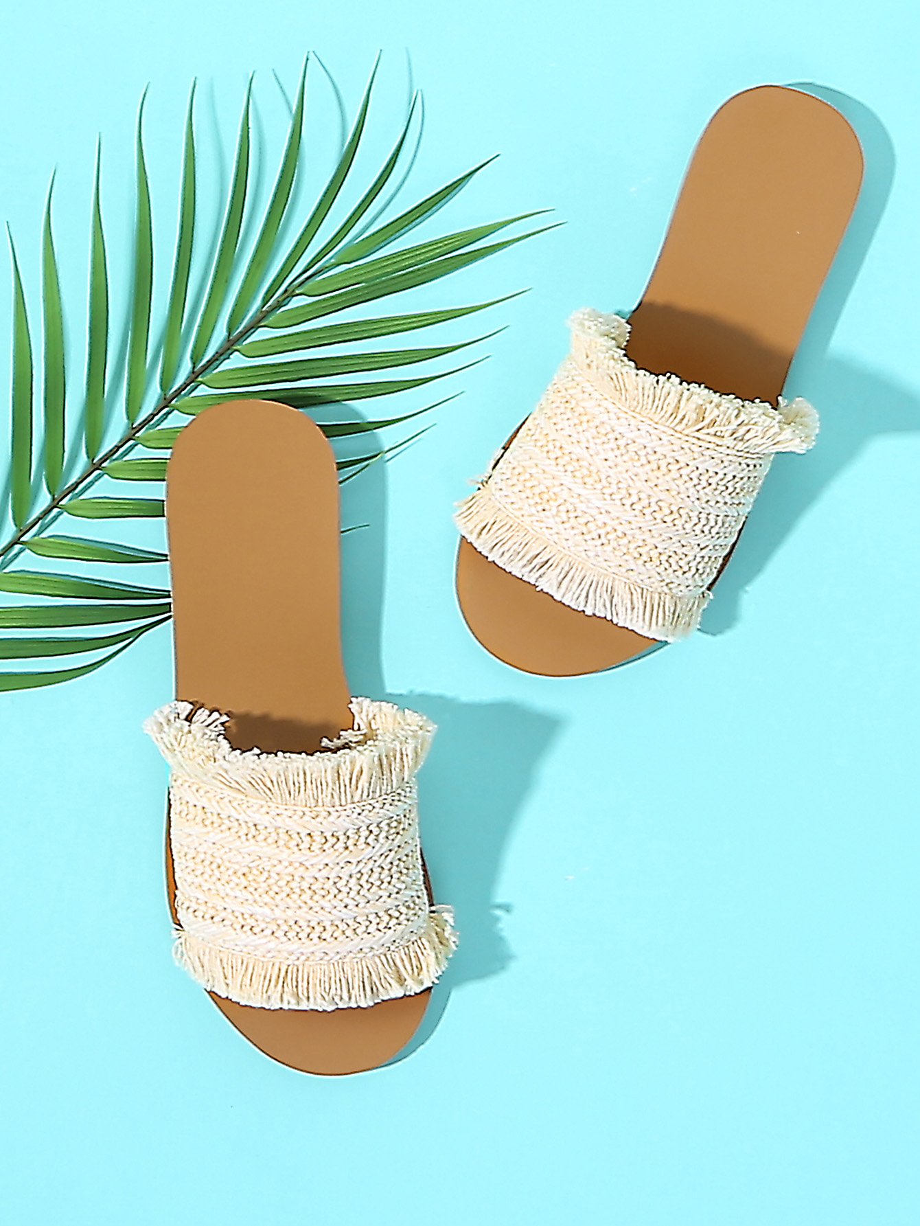 Плетеные плоские тапочки