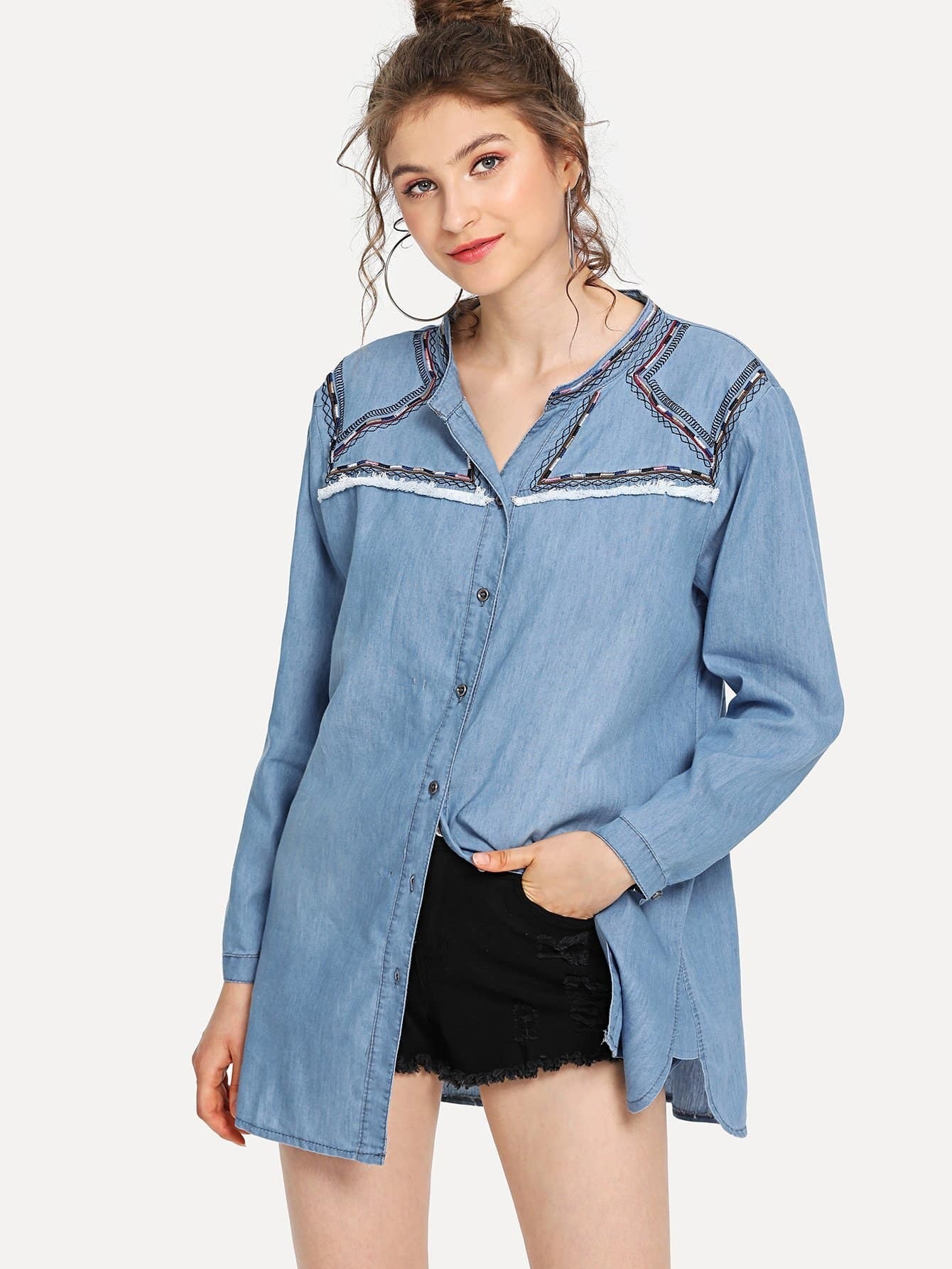 Джинсовая рубашка с вышивкой
