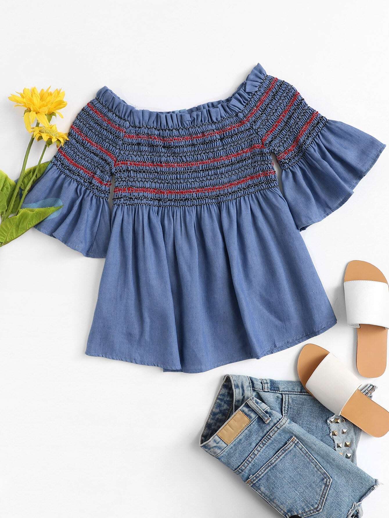 Джинсовая рубашка вне плеча