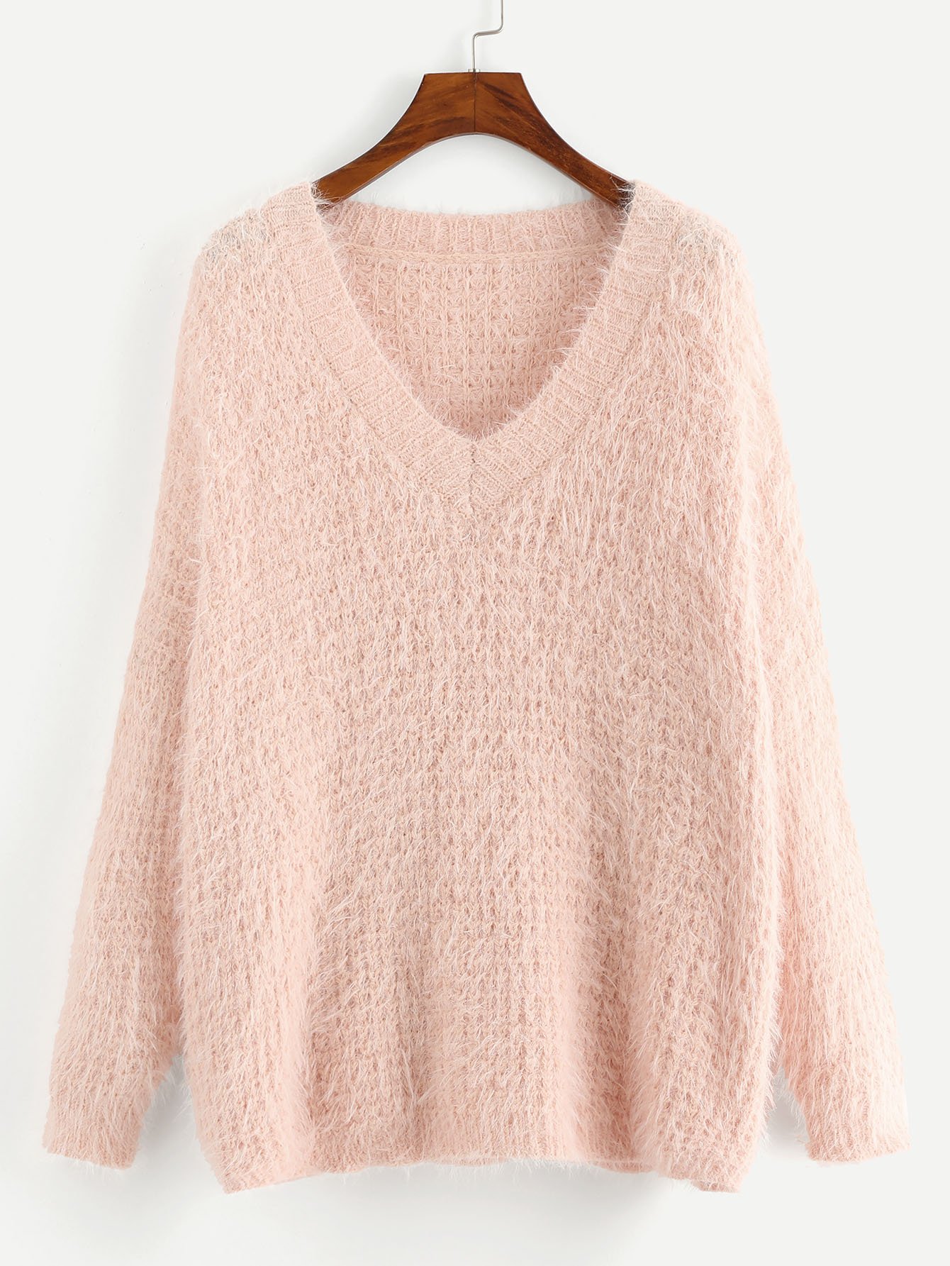 V-образным вырезом пушистый свитер