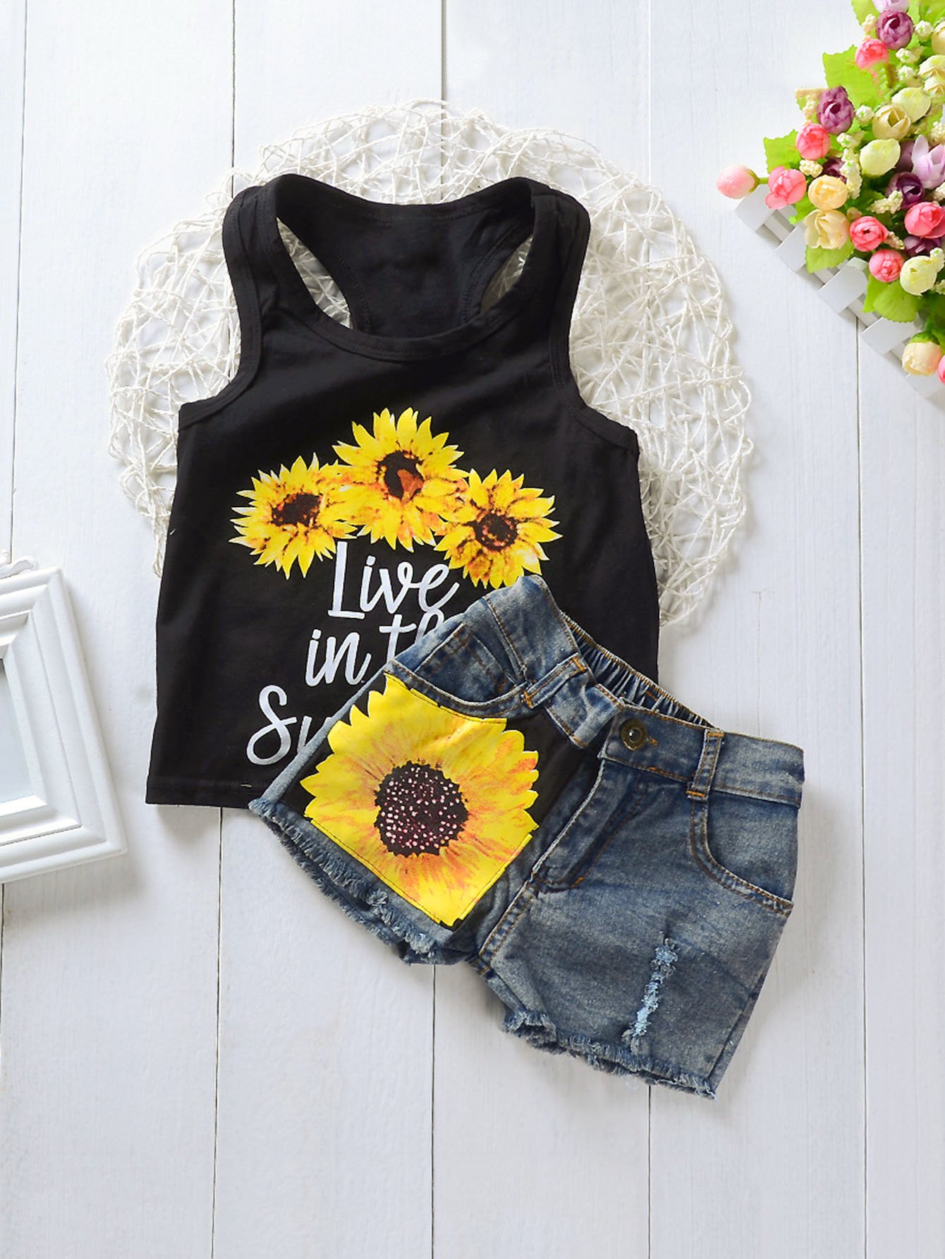 Girls Letter And Sun Flower Print Vest With Denim Shorts