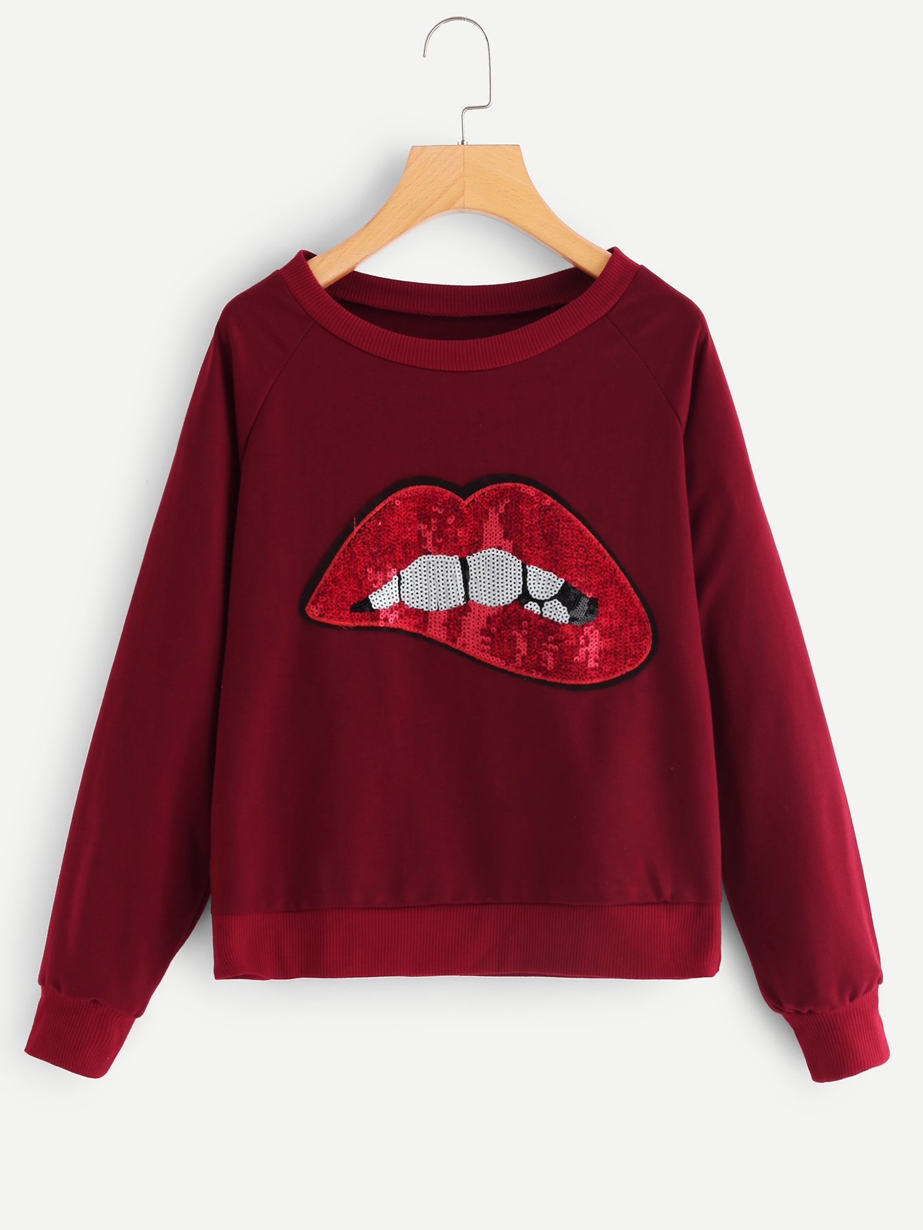 Спортивная футболка с рисунками обестящх губ и Raglan рукавами