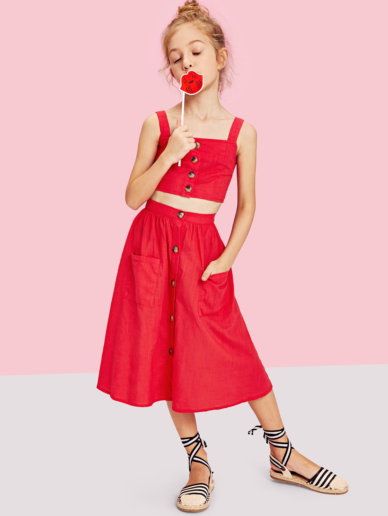 Девушки кнопки Up Crop Top & Pocket Front Skirt Set
