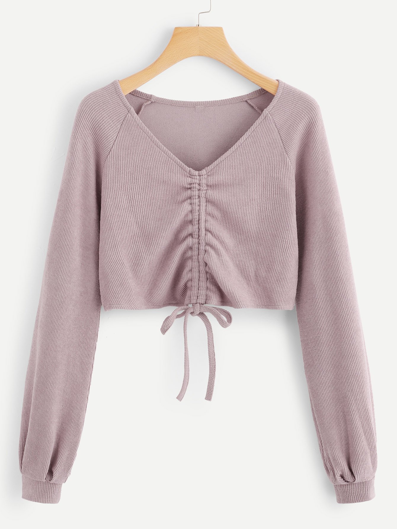 Простый свитер с V-образным вырезом и с басоном эластичным перед одежды