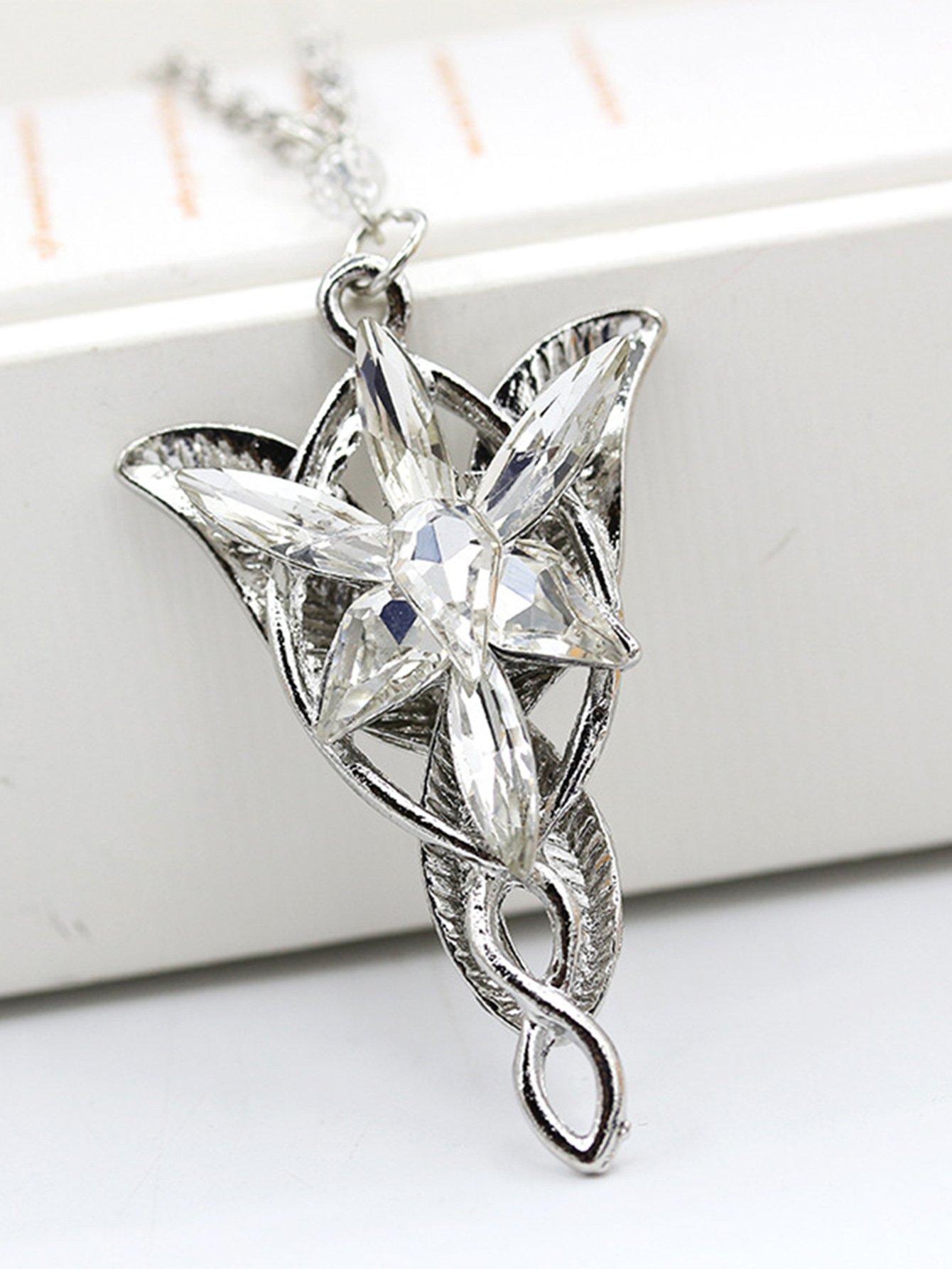 Men Butterfly Detail Rhinestone Pendant Necklace