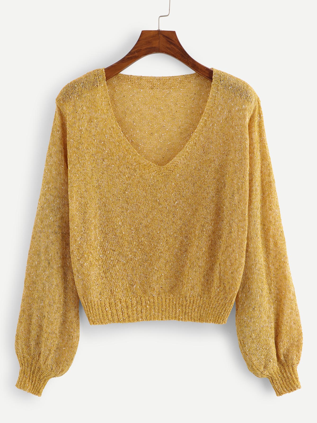 Одноцветный свитер с V-образным вырезом