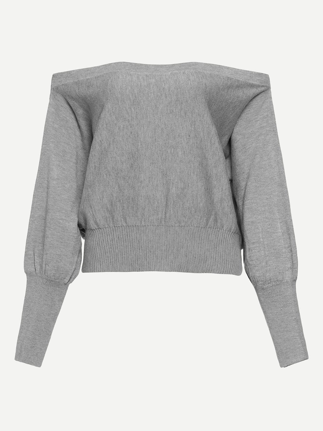 Свитер с открытыми плечами и с фонарными рукавами