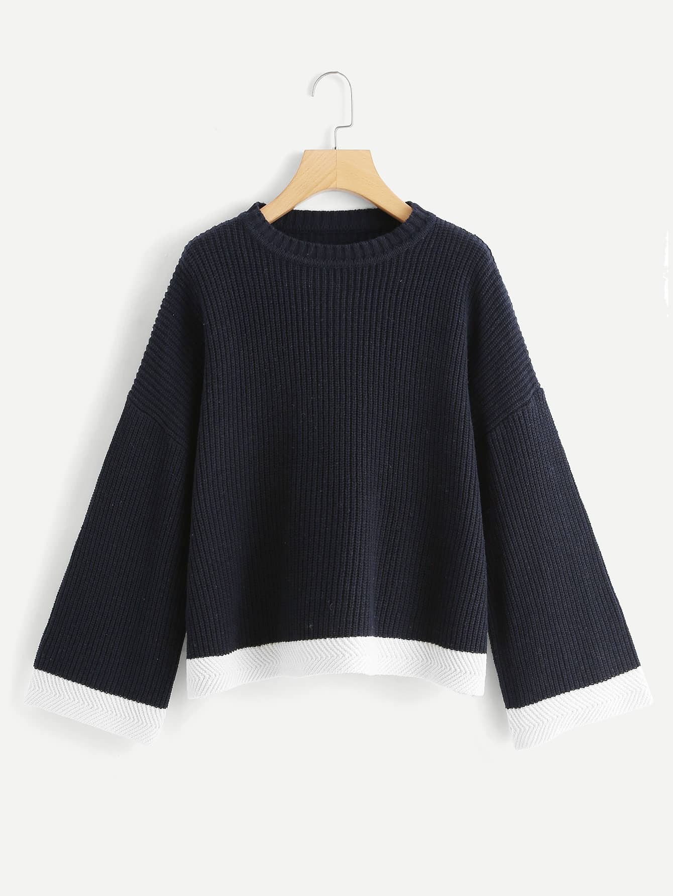 Свитер с рукавом-колоколом и с контрастным подолом