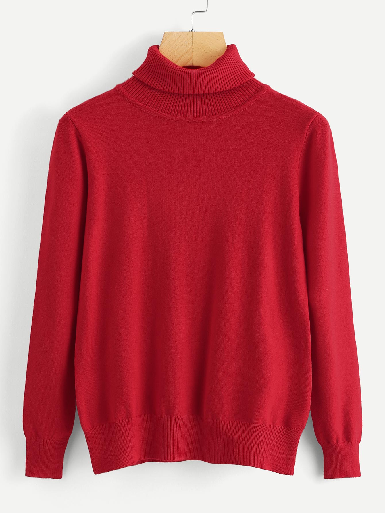 Одноцветный свитер с высоким воротником
