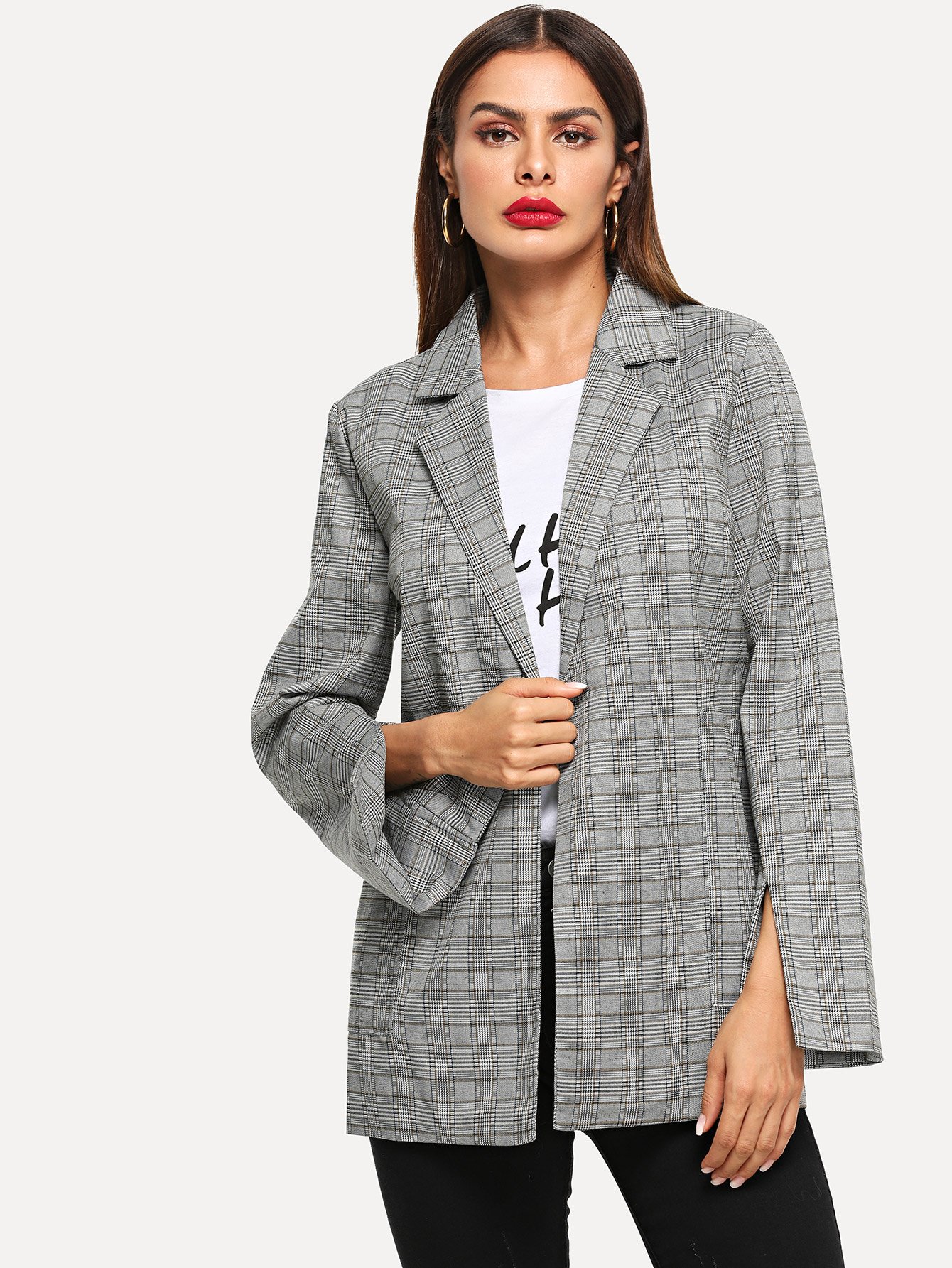 Жакет в клетку и поясом и рукав с вырезом