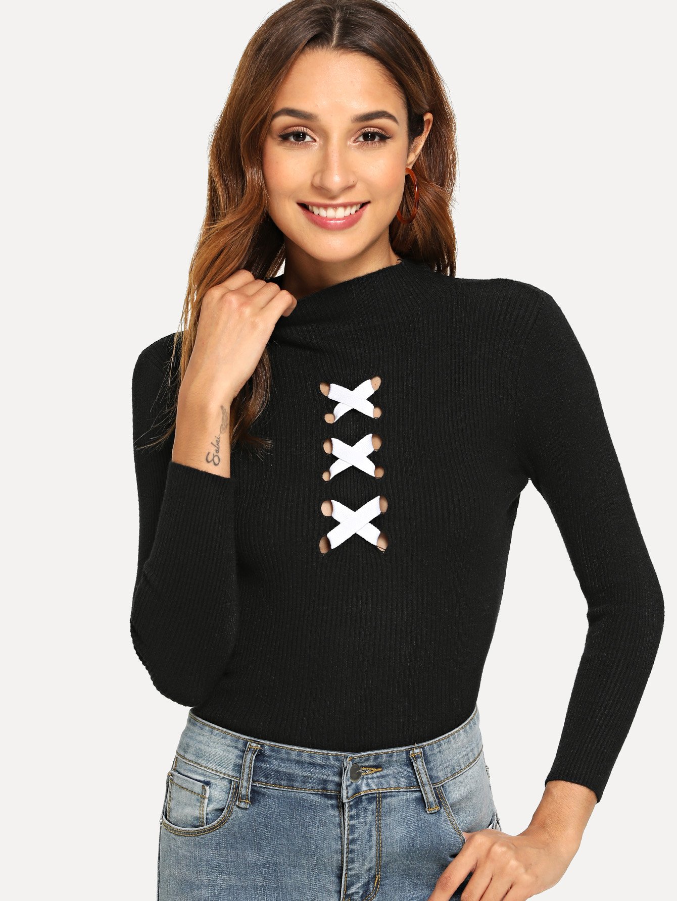 Свитер с высоким воротником на шнуровке