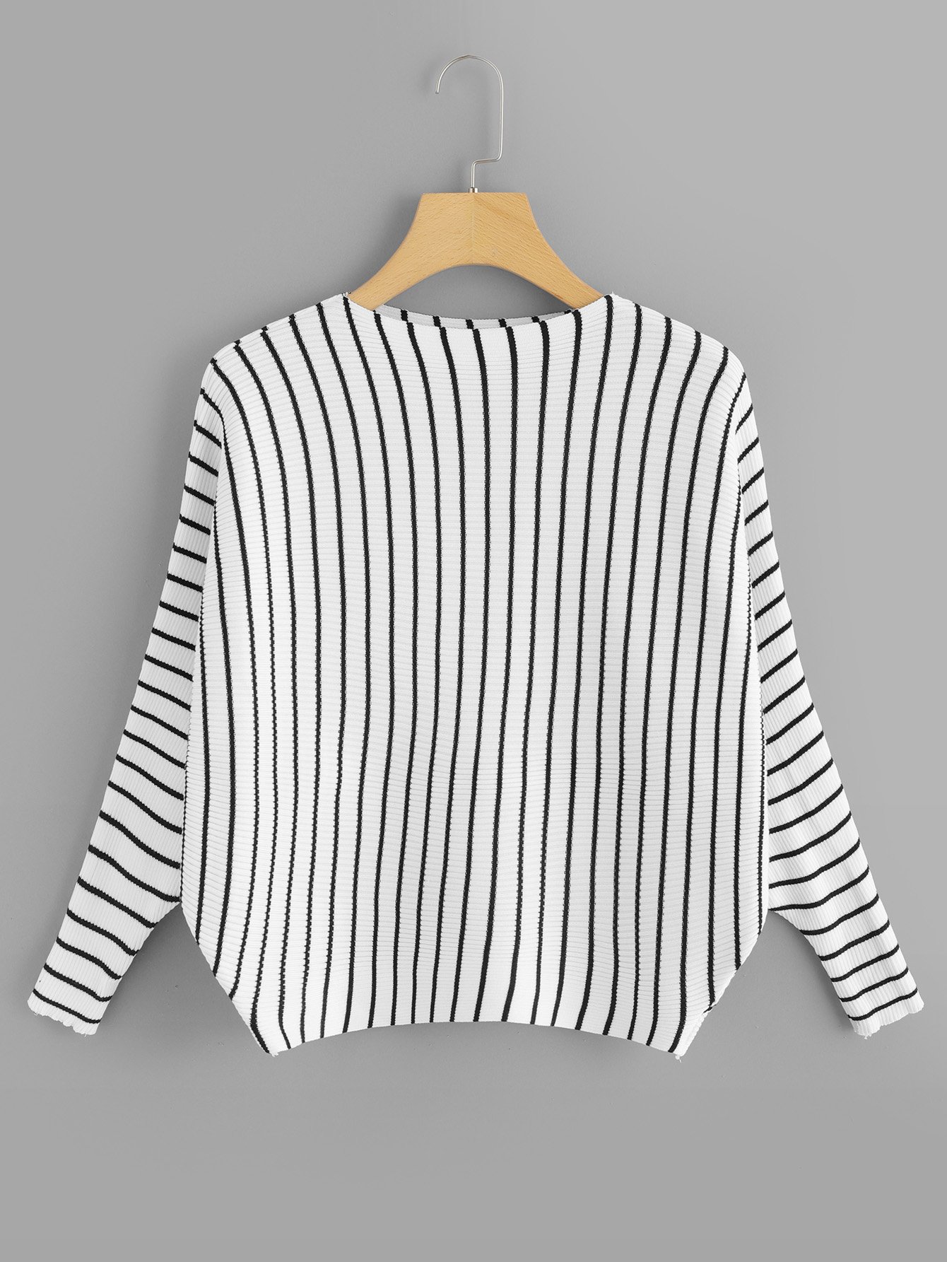 Свитер в полоску со круглым воротником