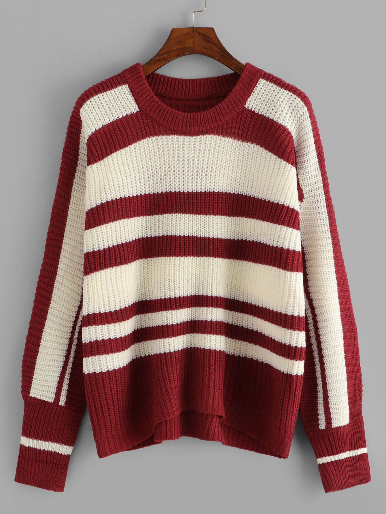 Свитер в полоску с заниженной линией плеч